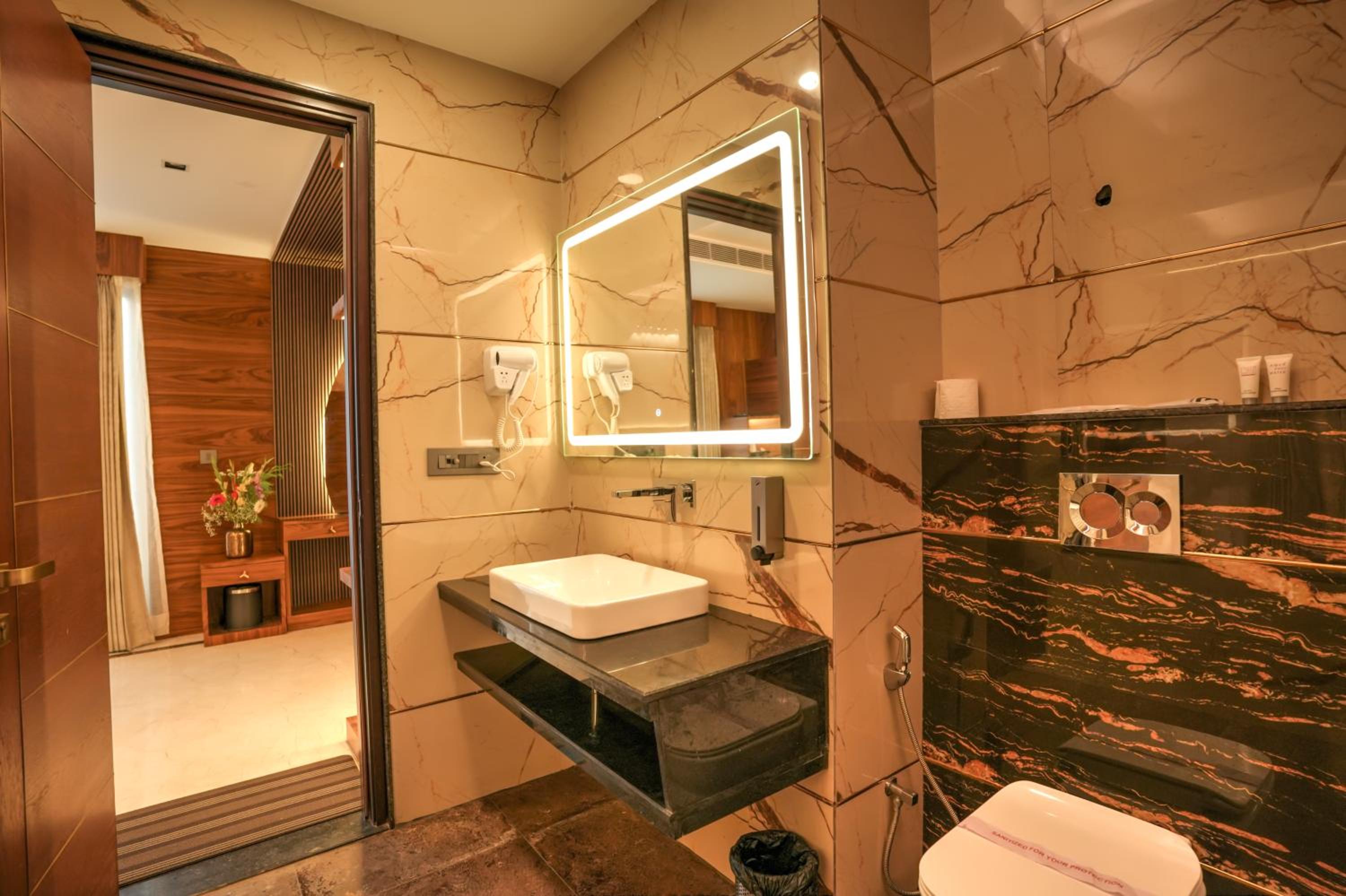 Standard Double or Twin Room - Photo 17