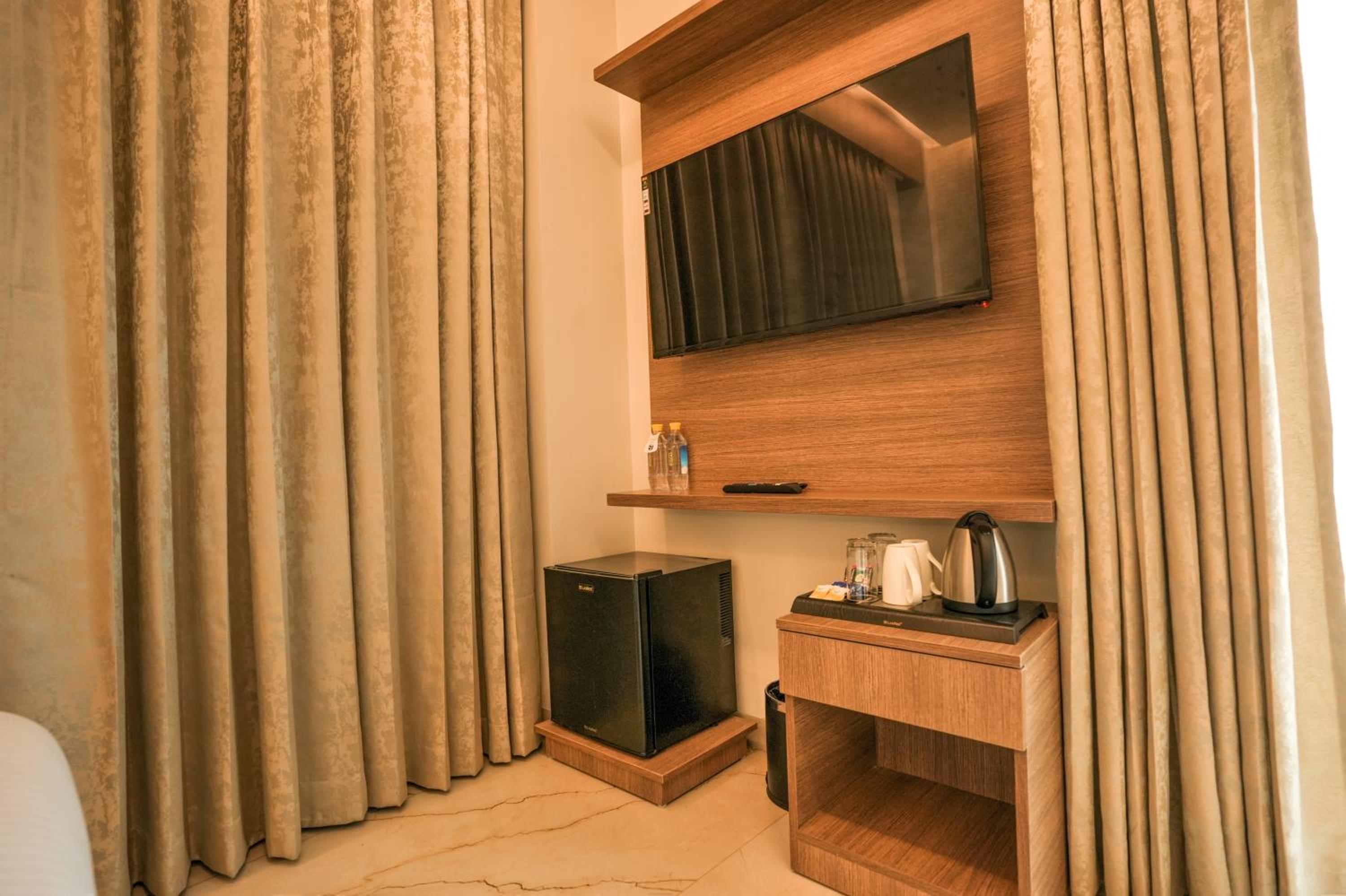 Standard Double or Twin Room - Photo 6