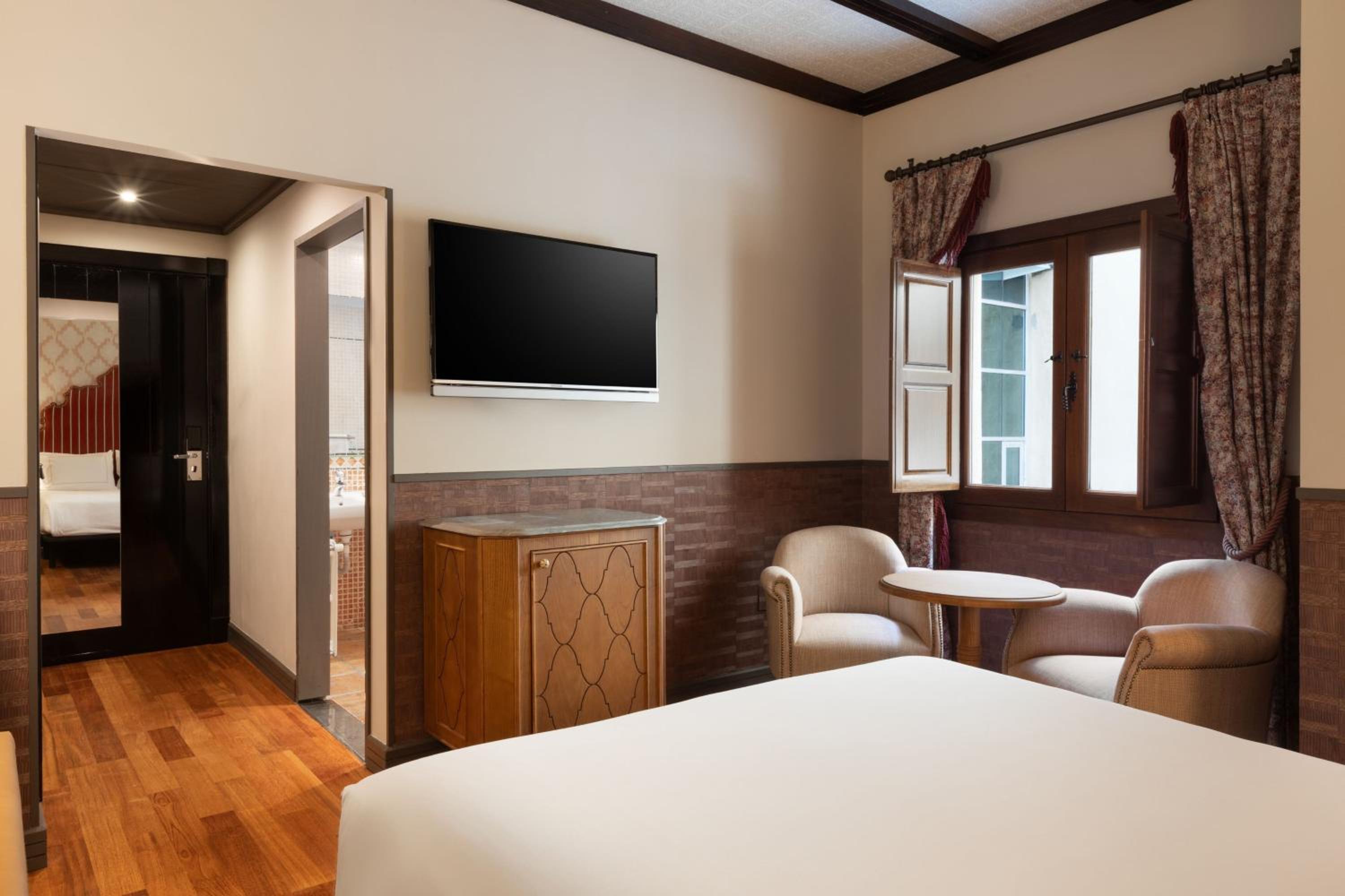 Standard Accesible Queen, Guest Room, 1 Queen