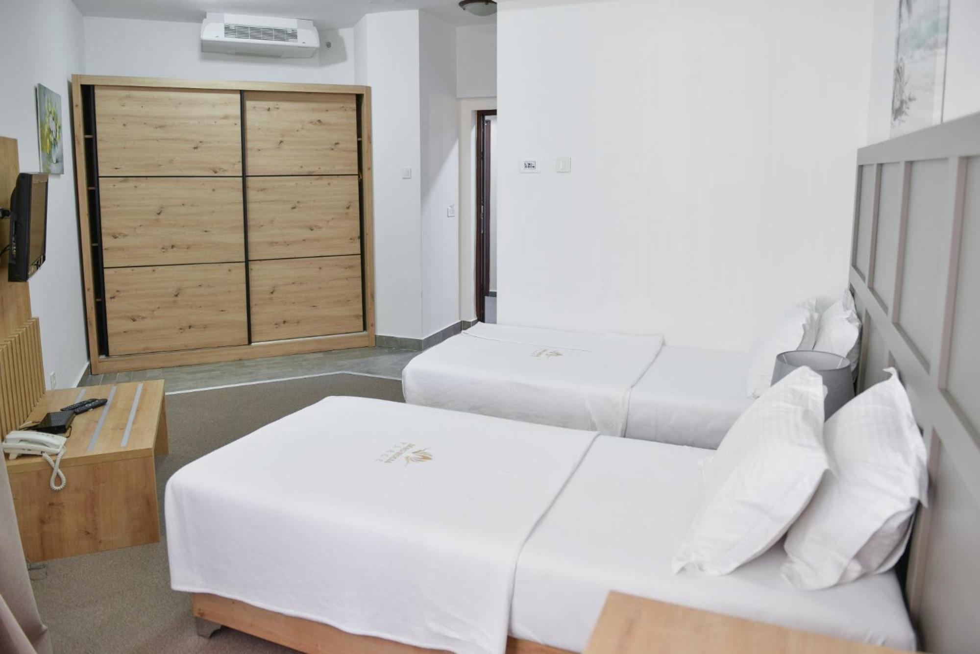 Double or Twin Room photo 3