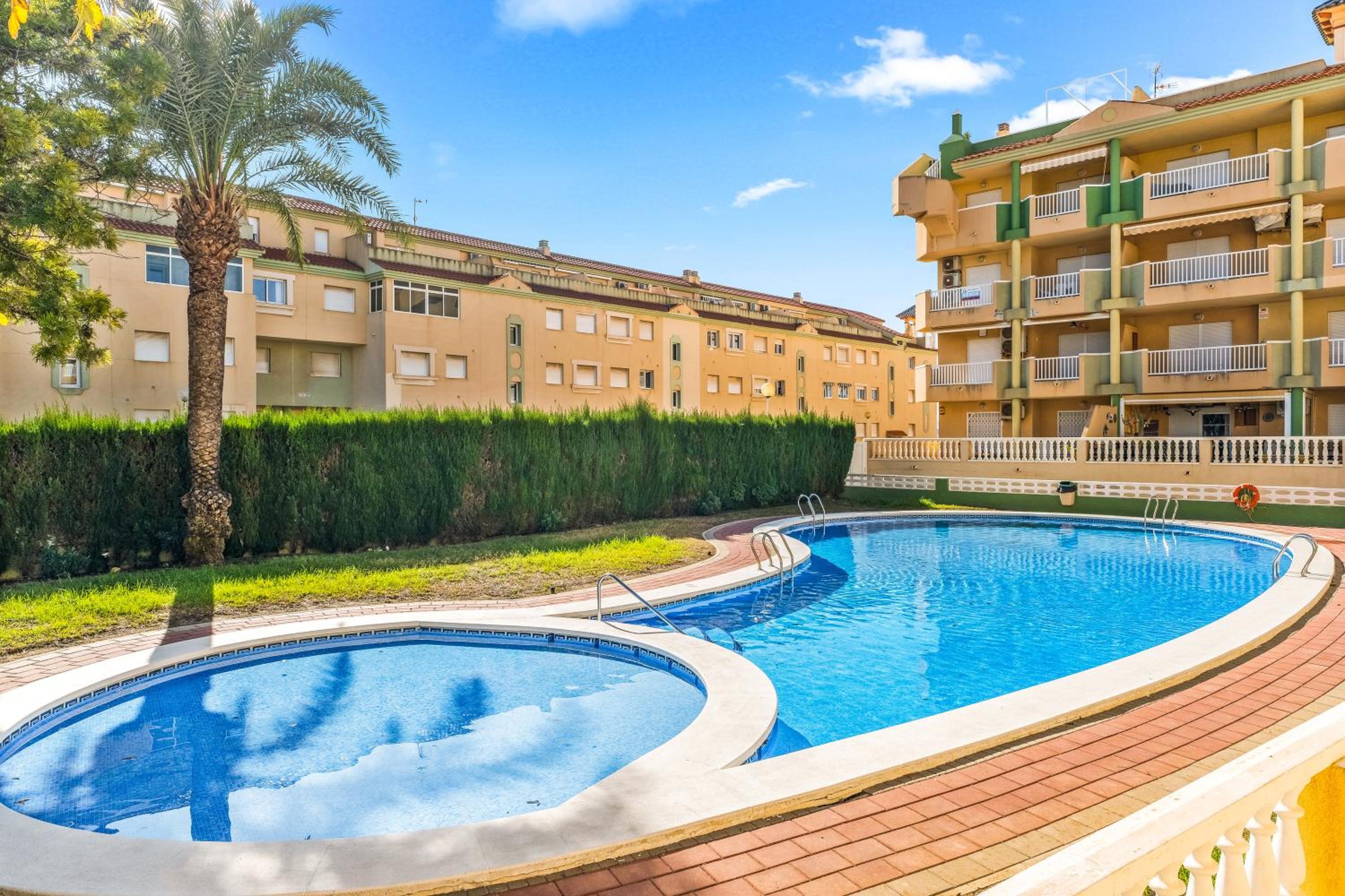 Two-Bedroom Deluxe Apartment with Garden View photo 3