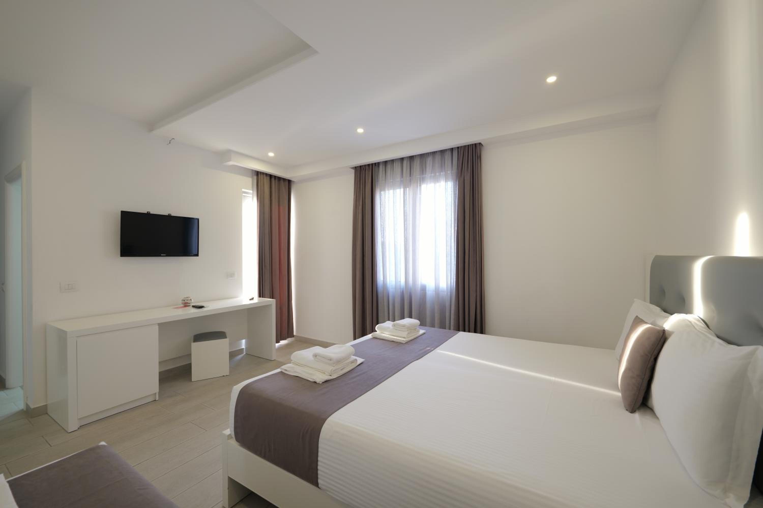 Triple Room with Side Sea View