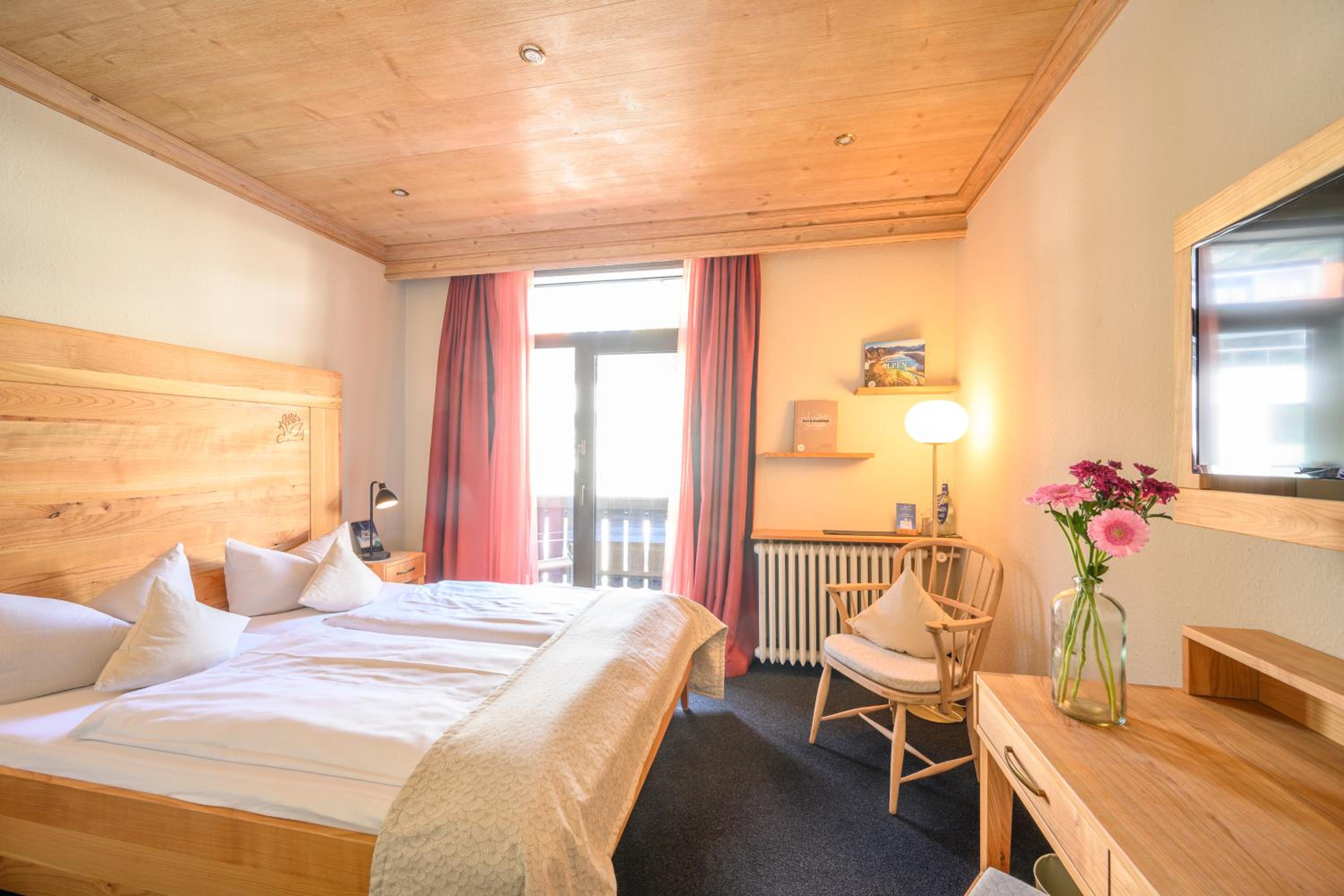 Small & Cozy - Photo 4