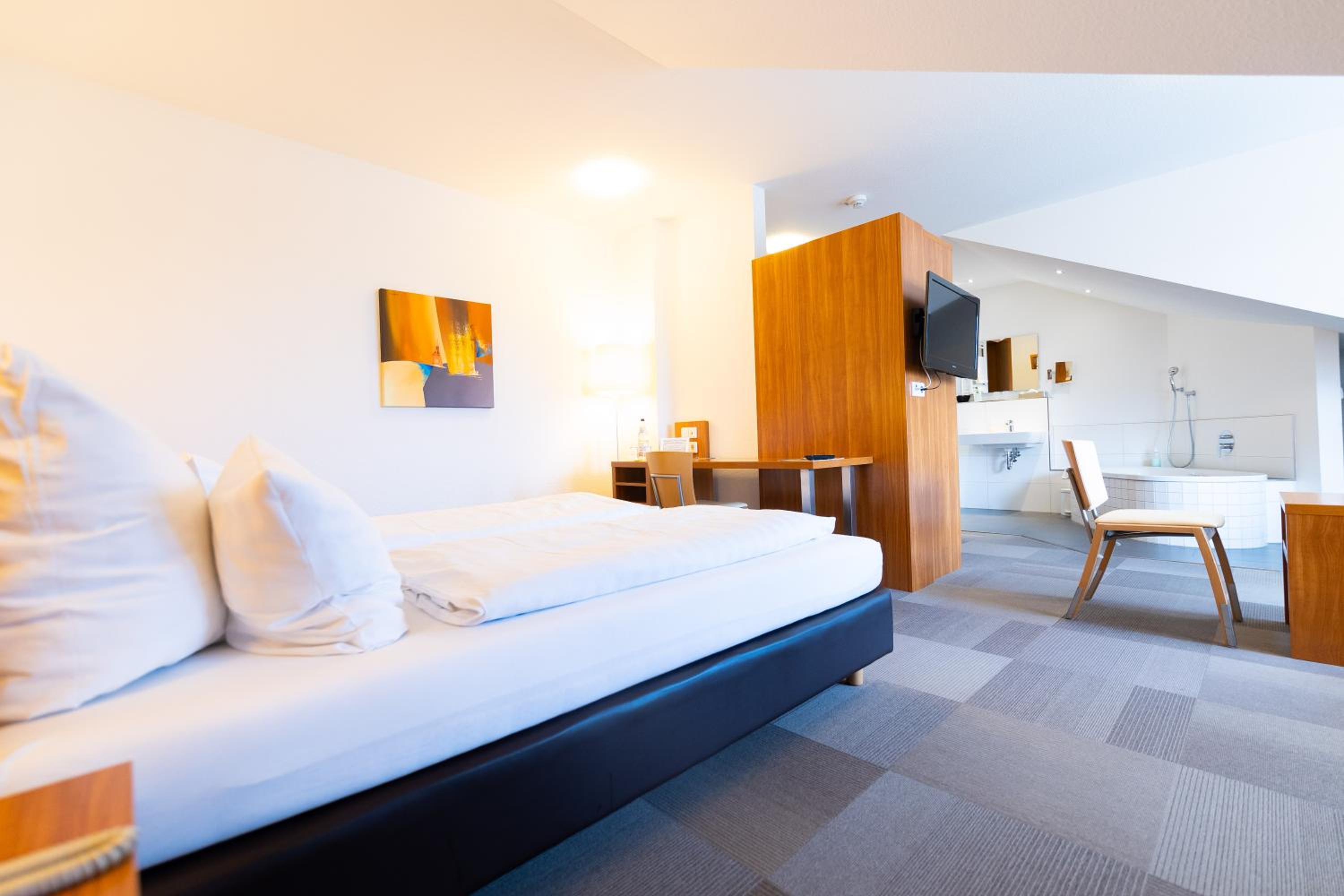 Suite - Photo 1