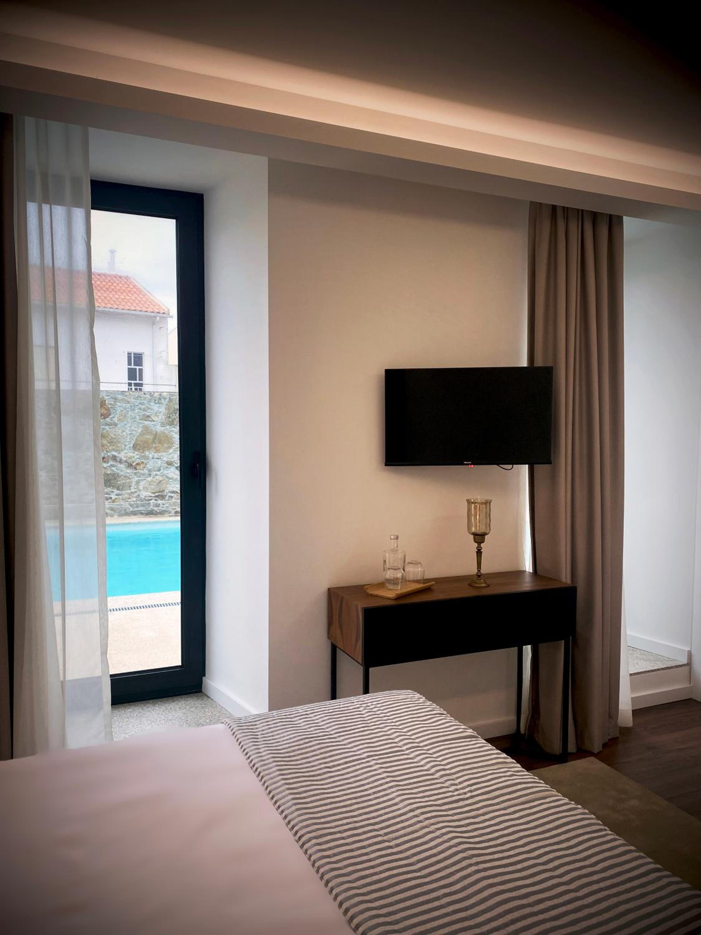 Double Room with Pool View photo 2