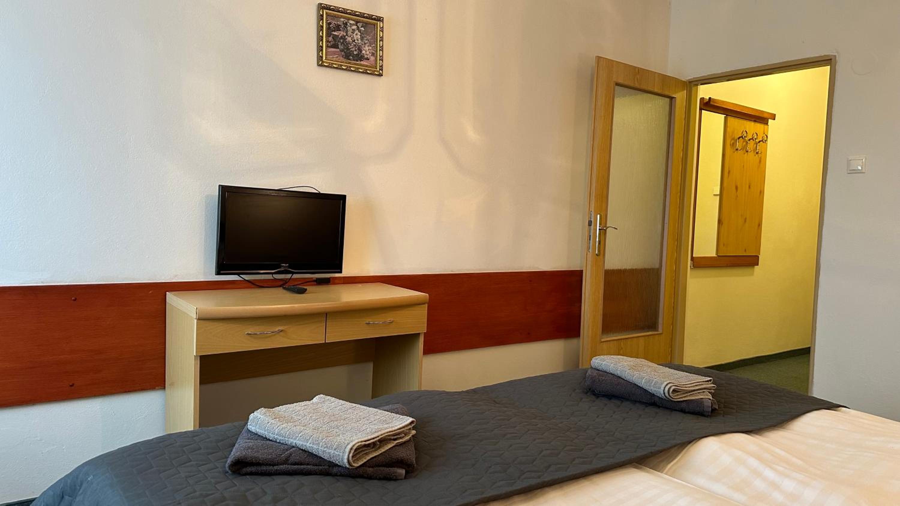 Economy Double Room photo 3