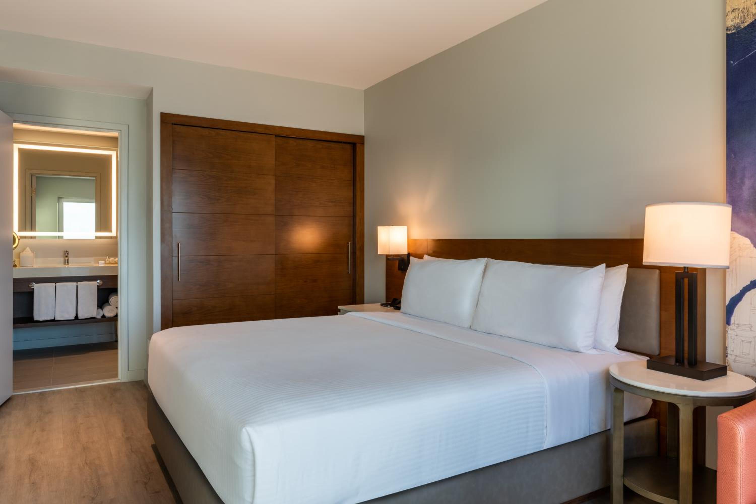 One Bedroom Suite with One King Bed and Pool View - Photo 3