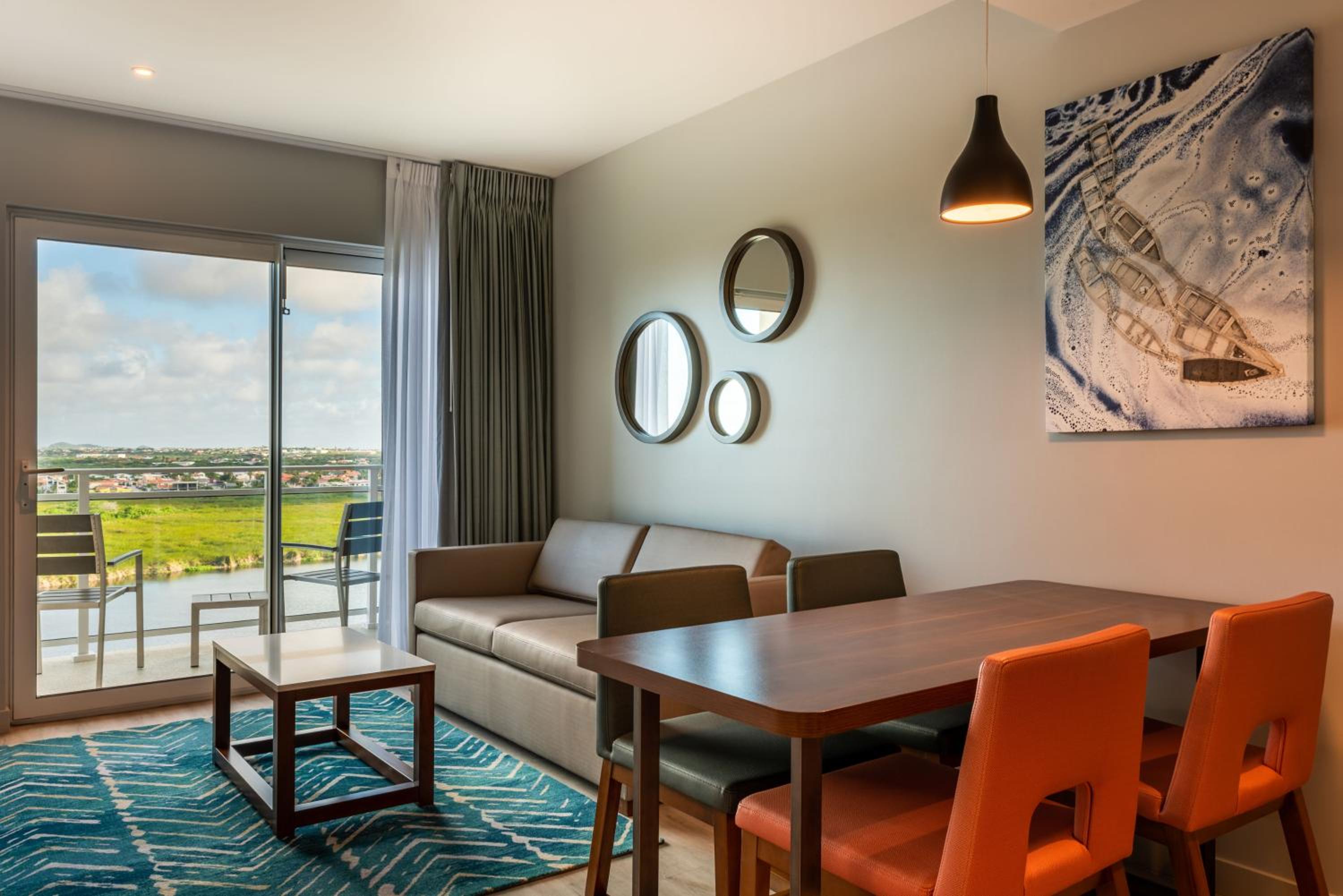 One-Bedroom King Suite with Sunrise View thumbnail 5