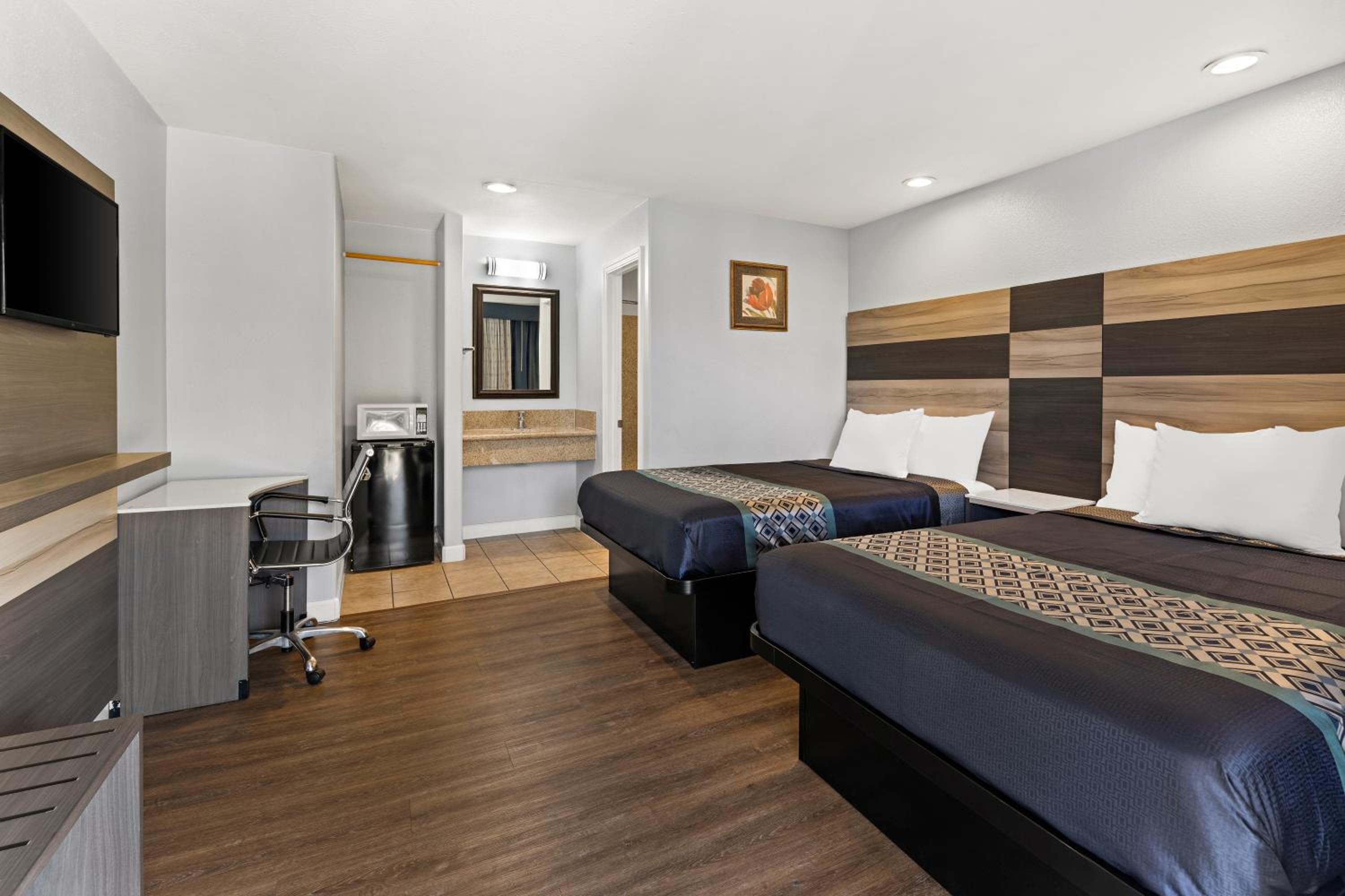 Double Room with Two Double Beds - Photo 3