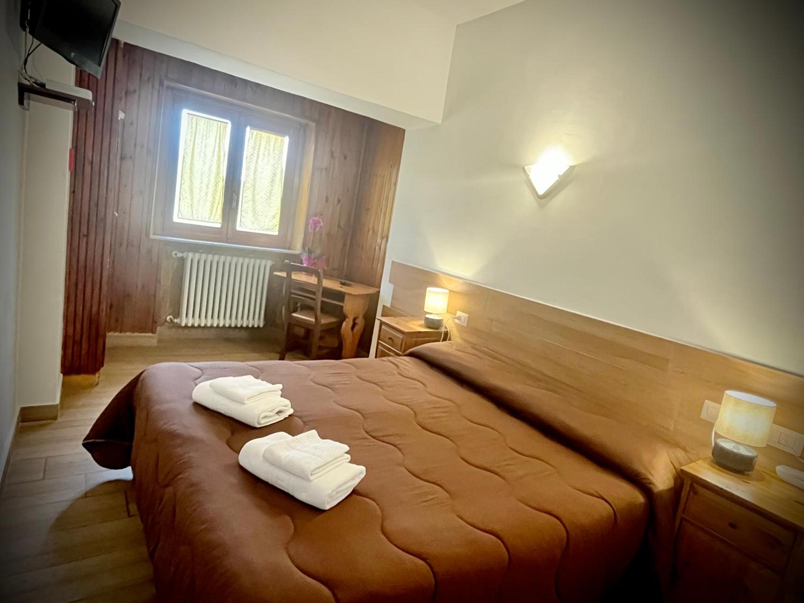 Double or Twin Room photo 3