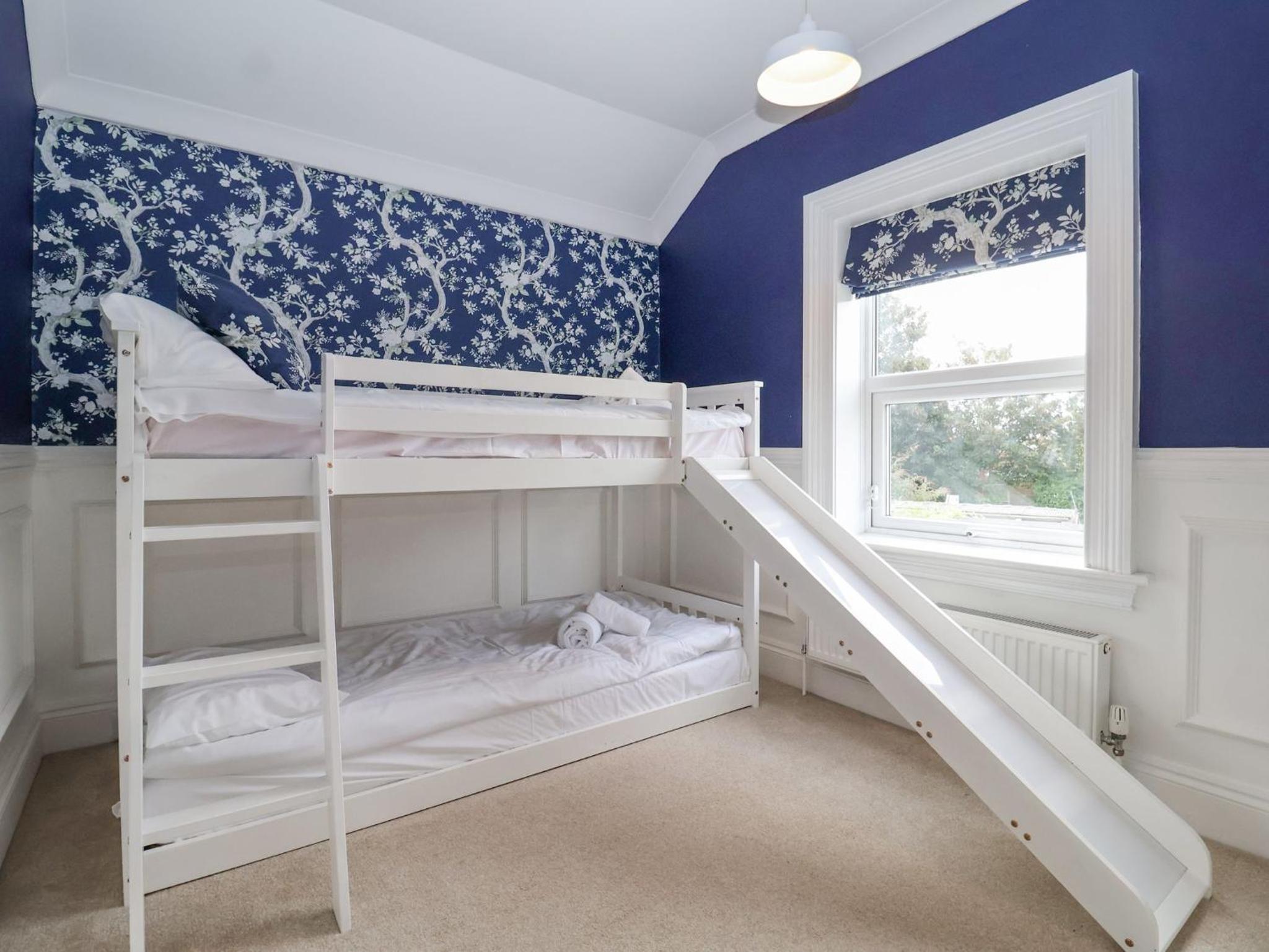 Four-Bedroom House photo 3