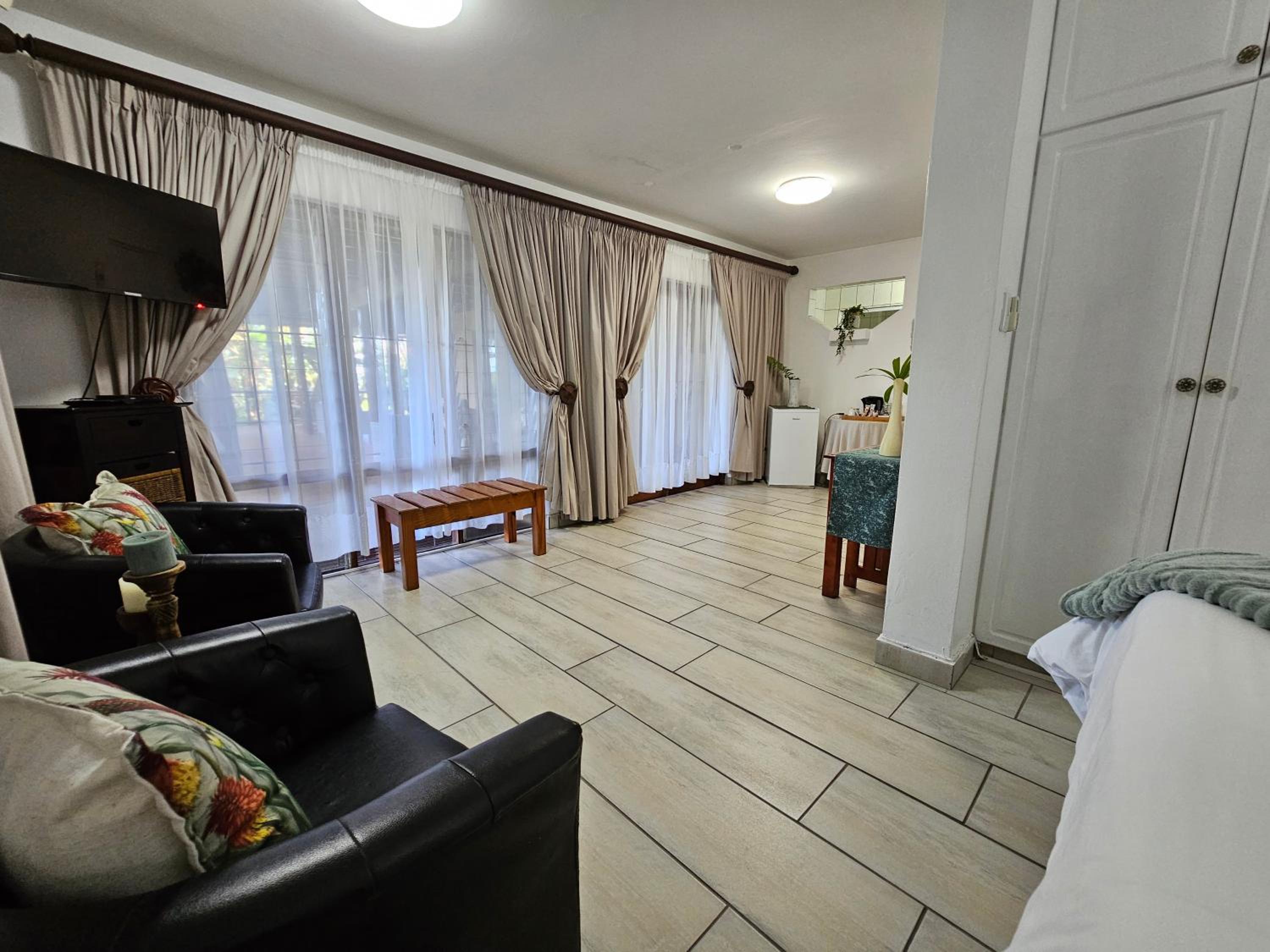 Standard Double Room - Photo 3
