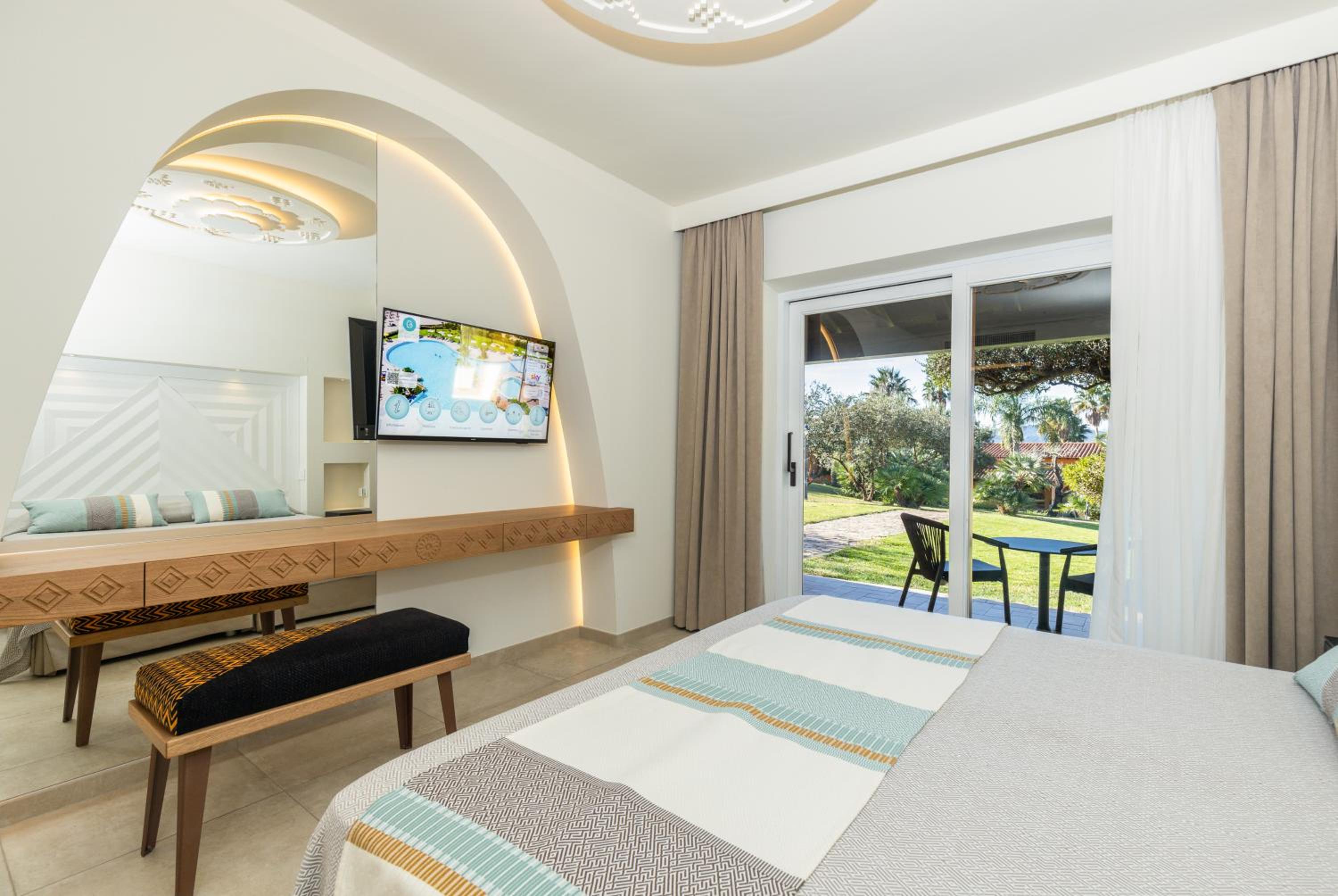 Double or Twin Room with Garden View photo 2