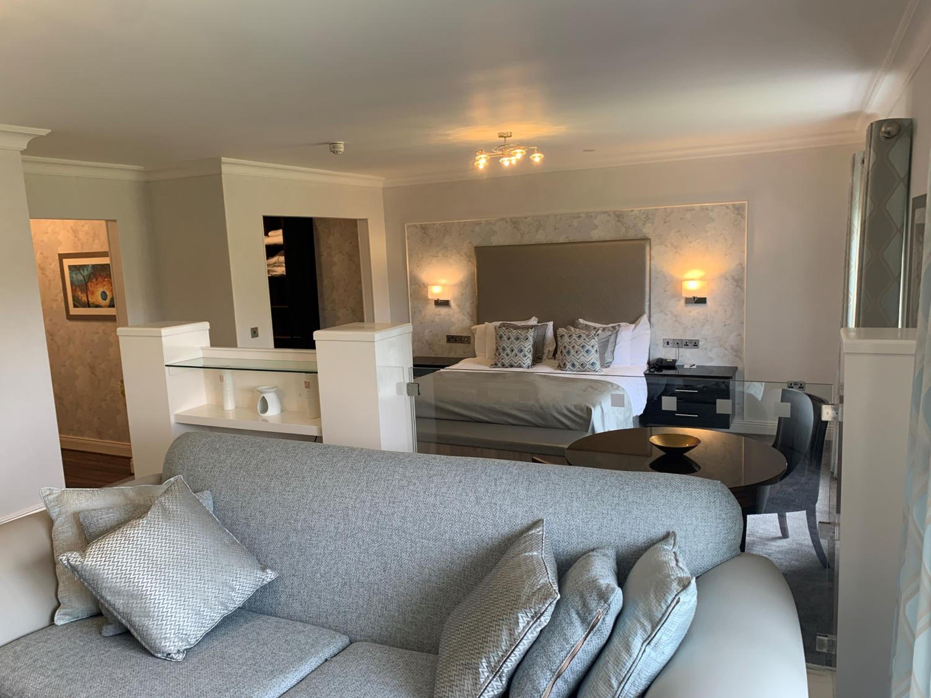 Deluxe Suite - Photo 2