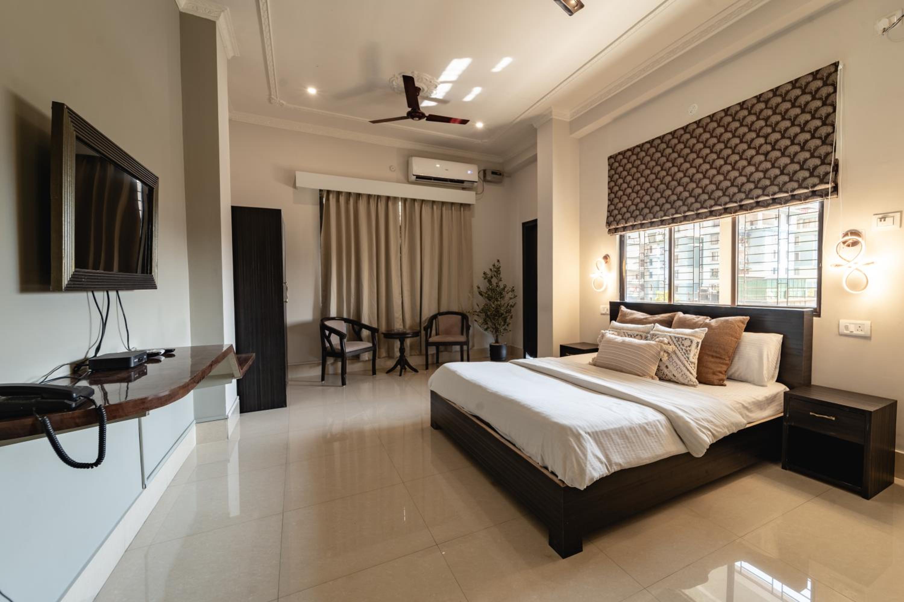 King Room with Balcony photo 1