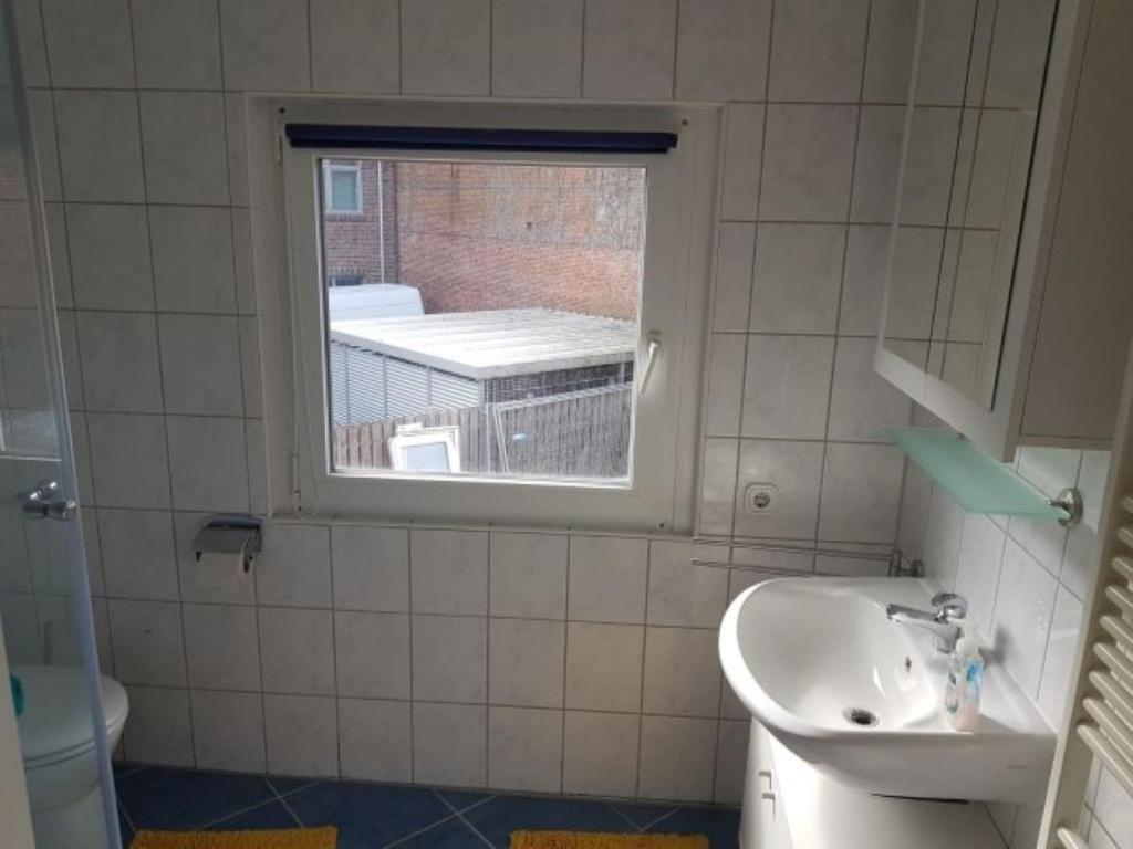 Apartment with Shower photo 2