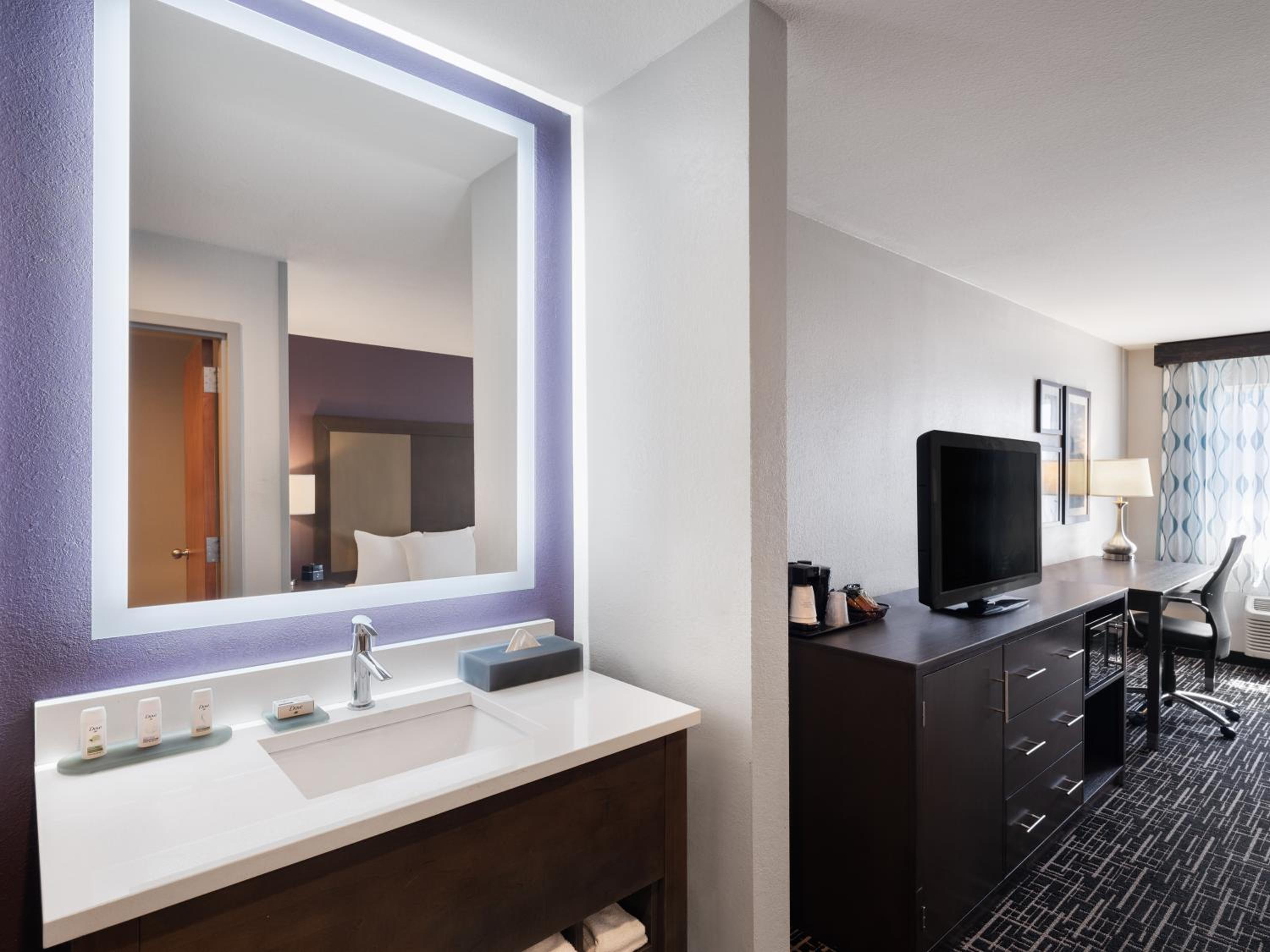 King Room with Whirlpool - Photo 1