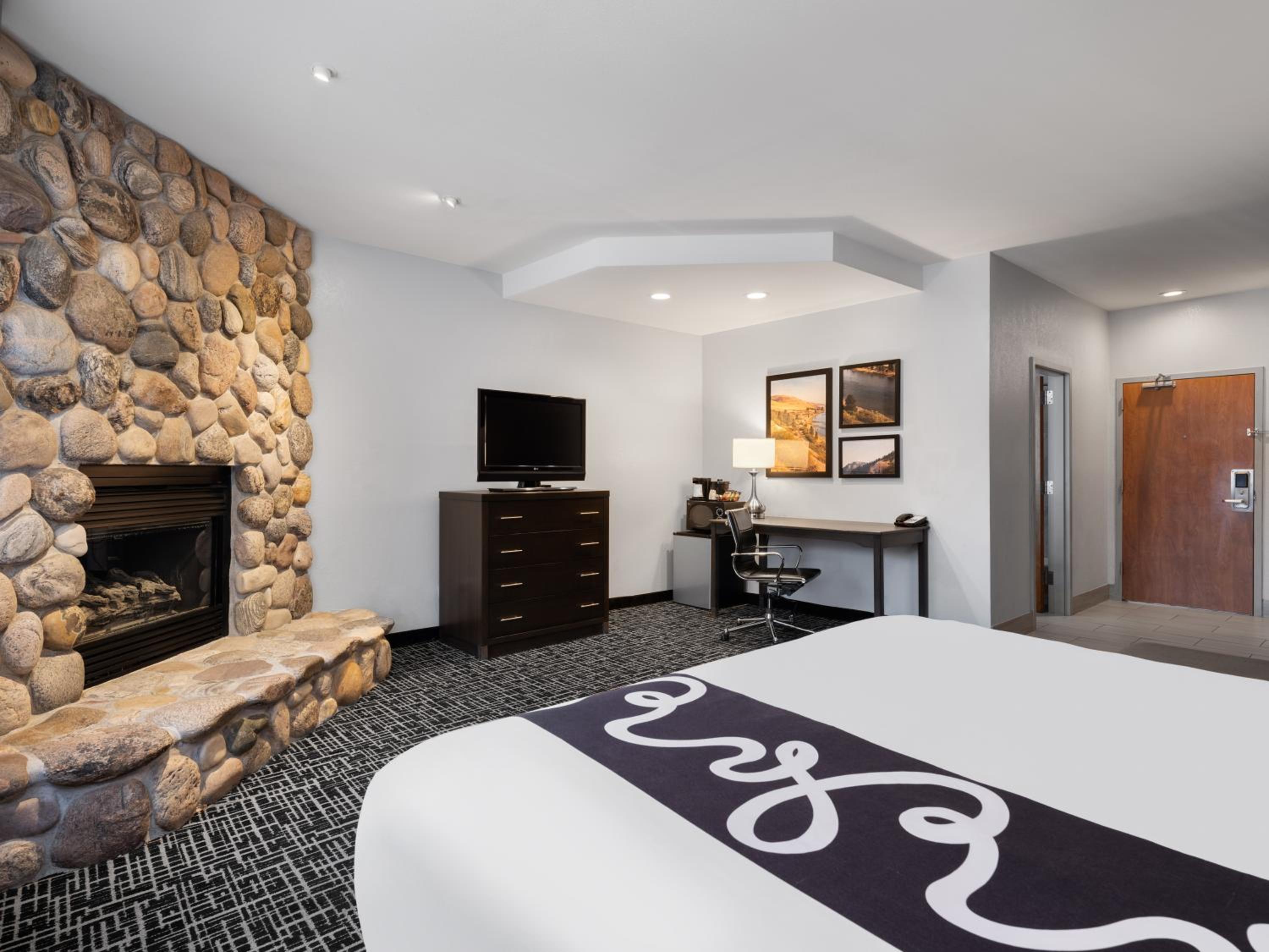 King Studio Suite - Non-Smoking - Photo 8