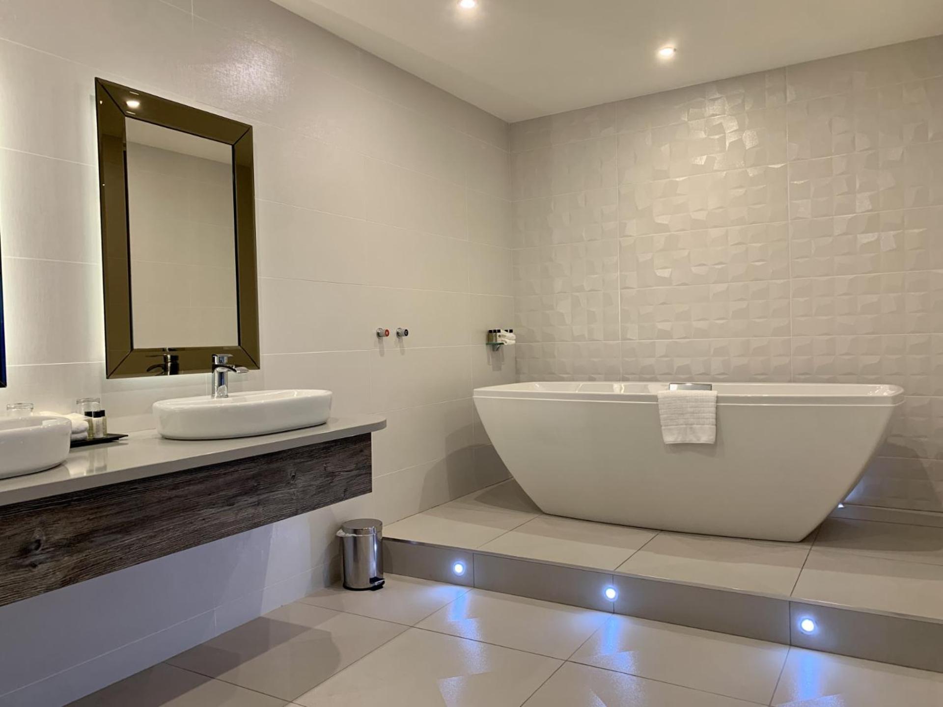 Deluxe Suite - Photo 5
