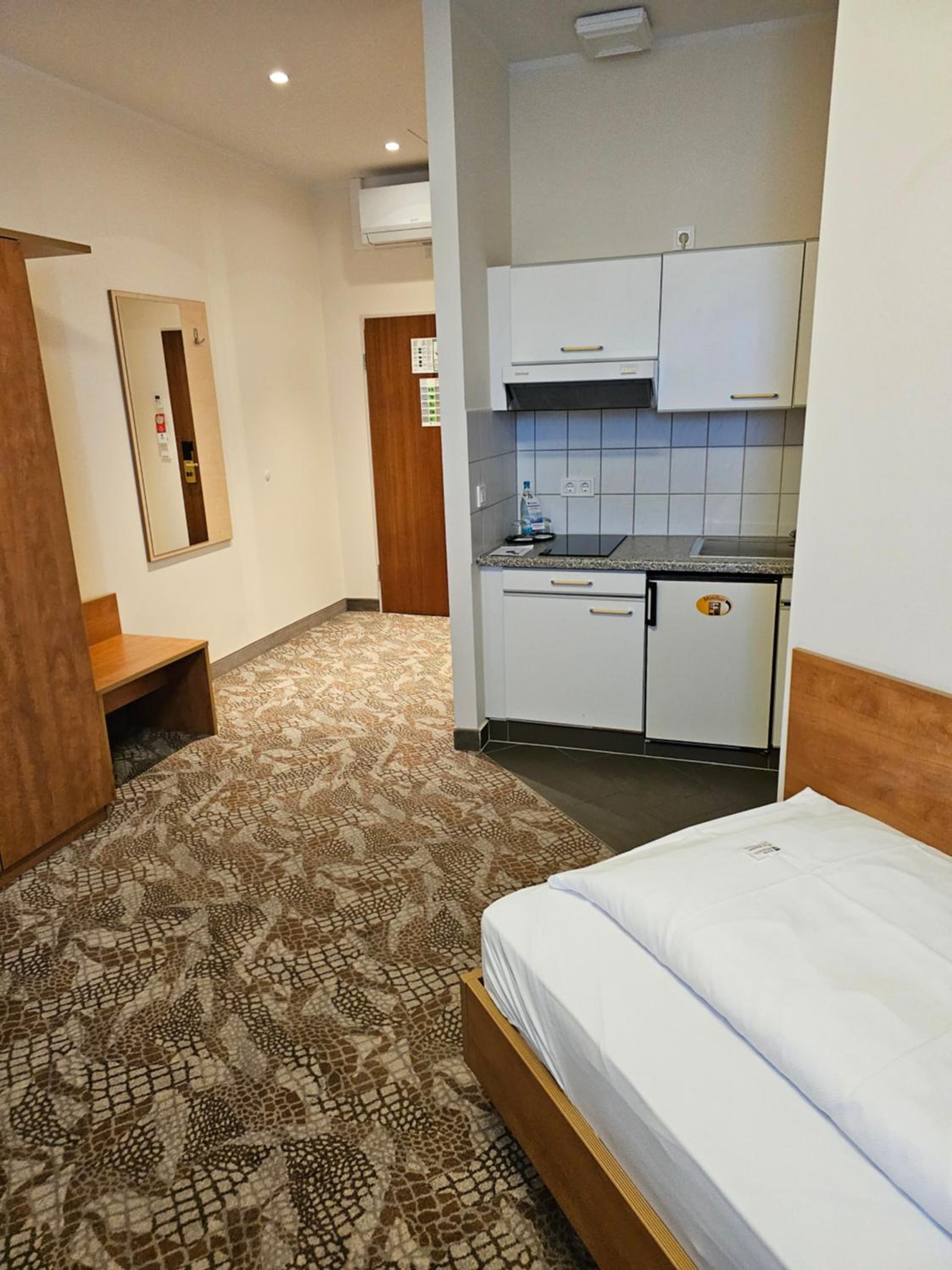 Single Room with Kitchenette photo 2