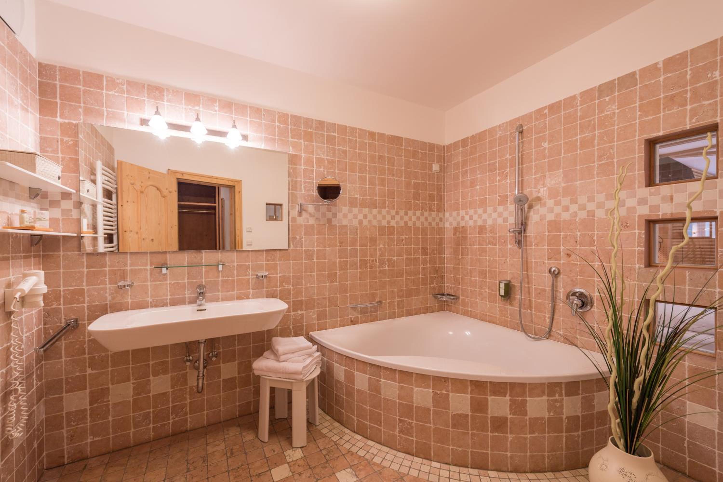 Suite with Mountain View - Photo 13