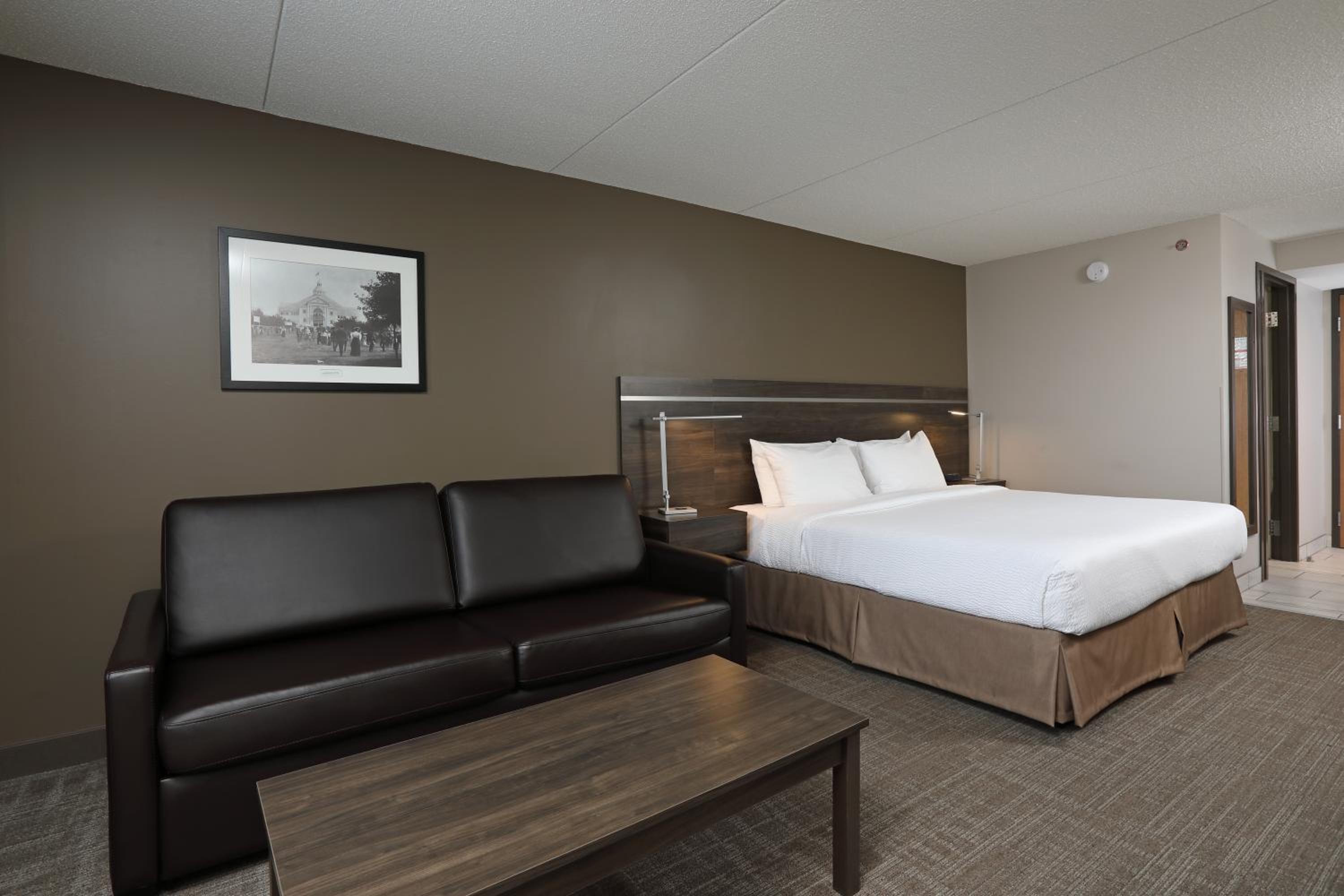 Standard King Room - Photo 4