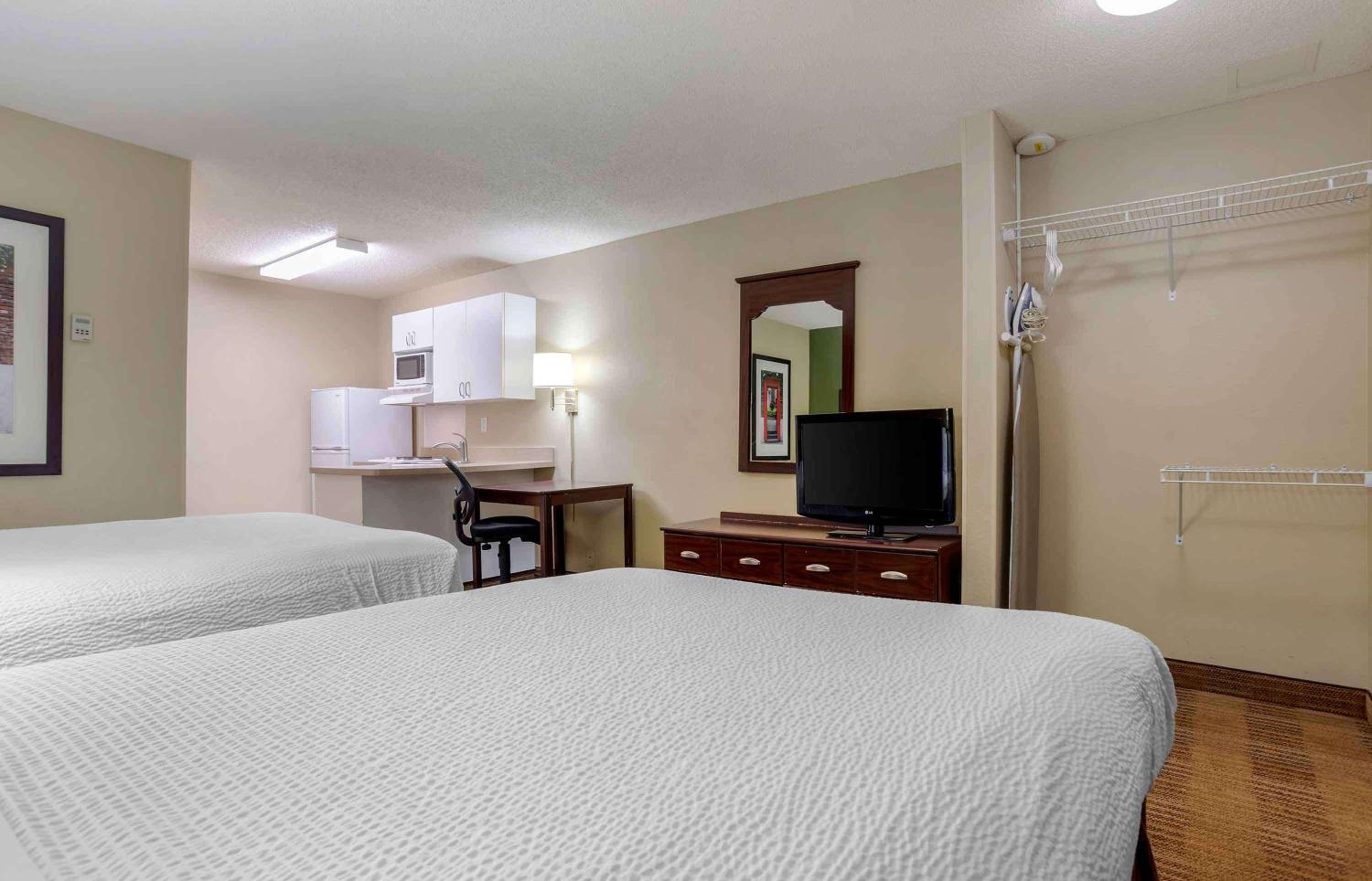 2 Full Beds | Non-Smoking, Kitchen - Photo 1