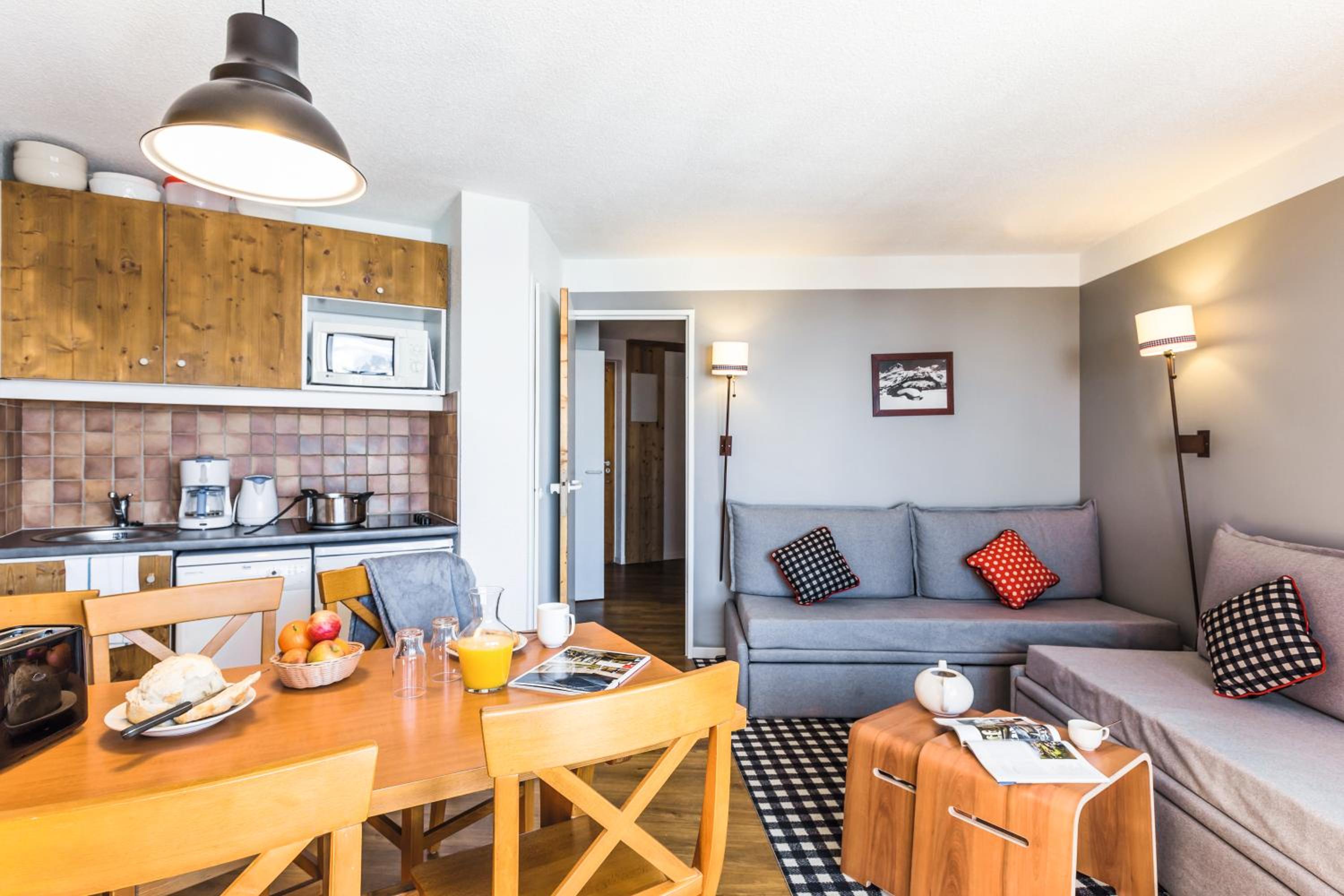 One-Bedroom Apartment with Sleeping Alcove (6 People) photo 3