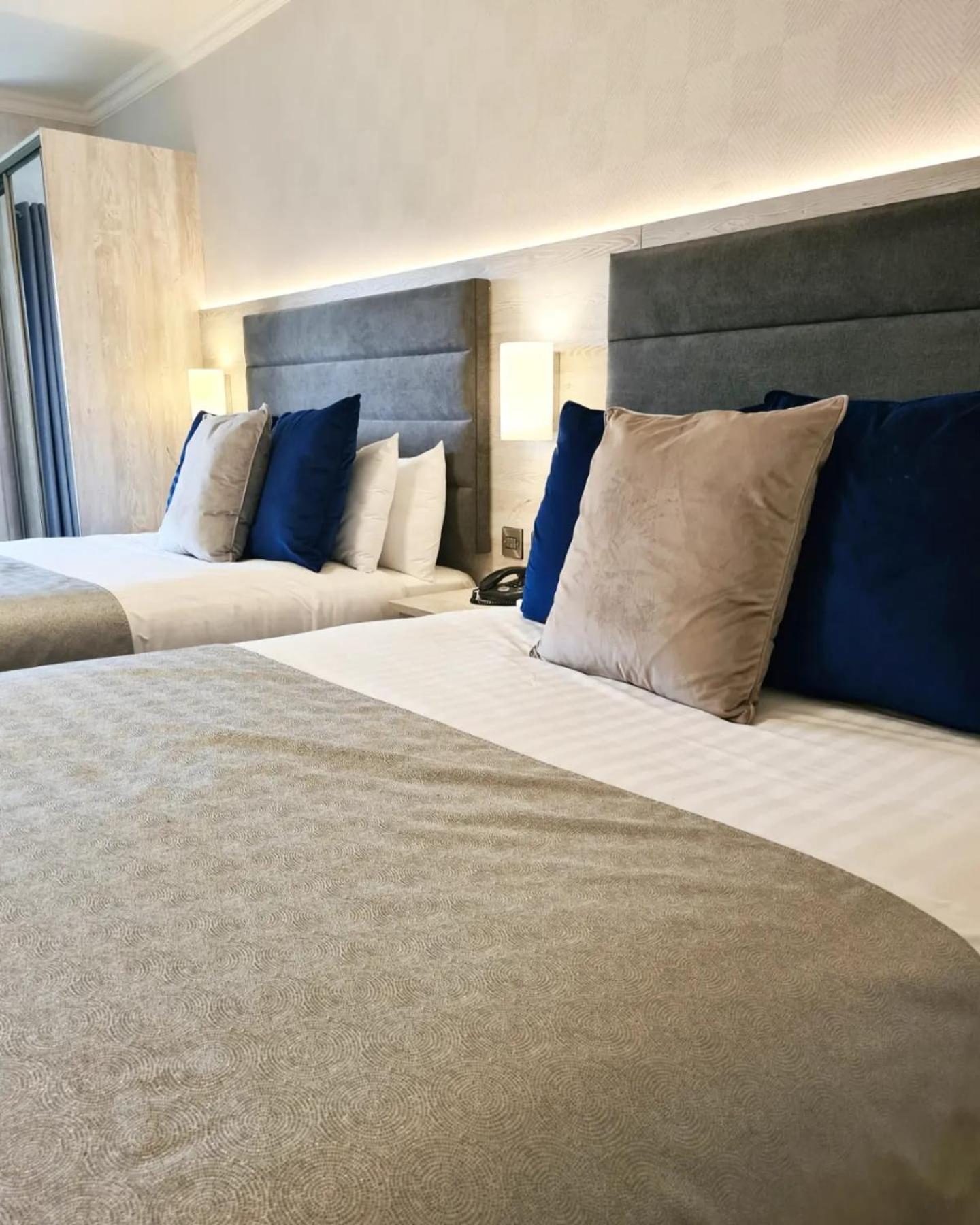 Executive Twin Room - Photo 2