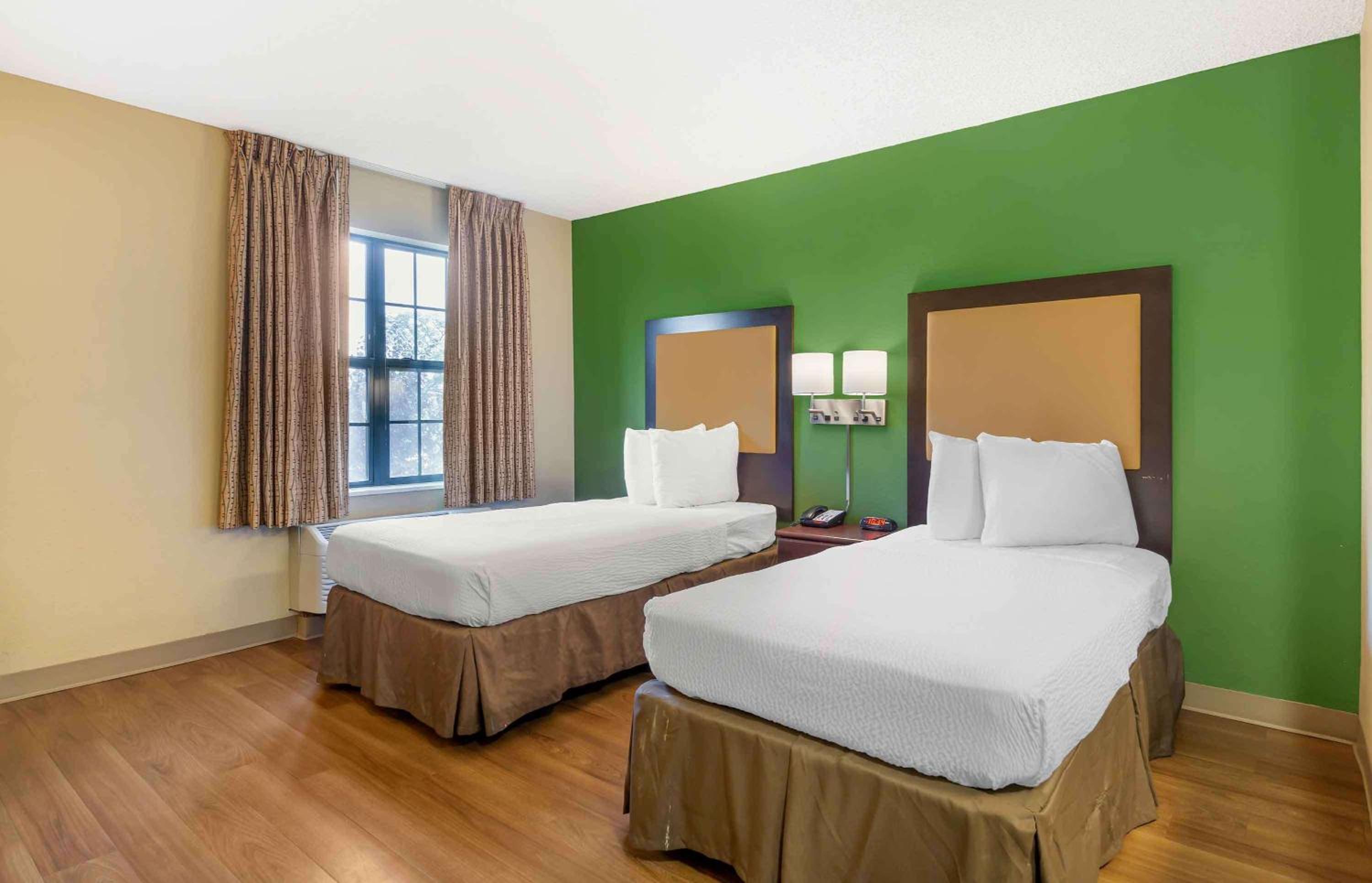 Studio with 2 Twin Beds - Non-Smoking