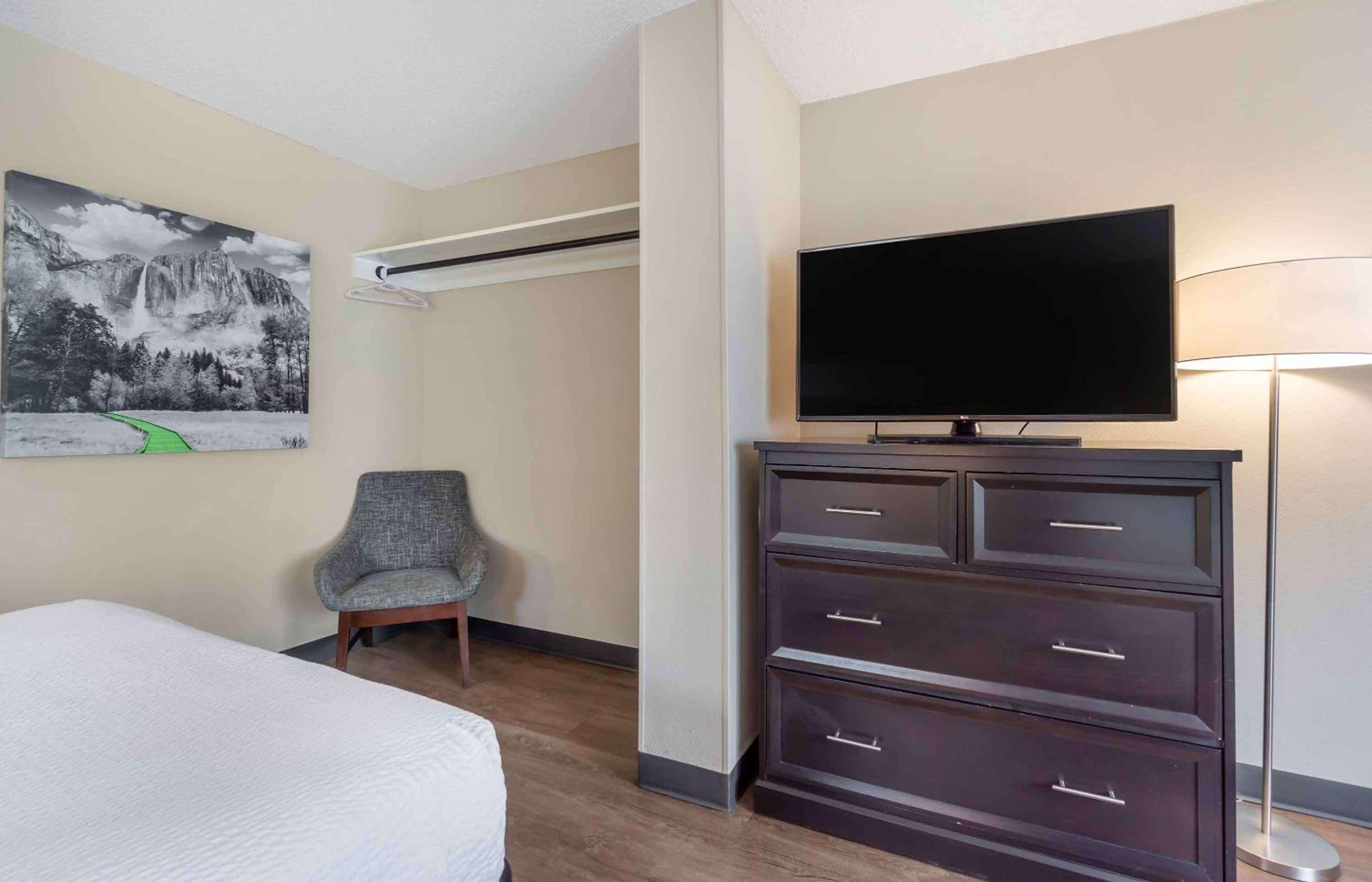 Studio with Two Double Beds - Non-Smoking - Photo 13