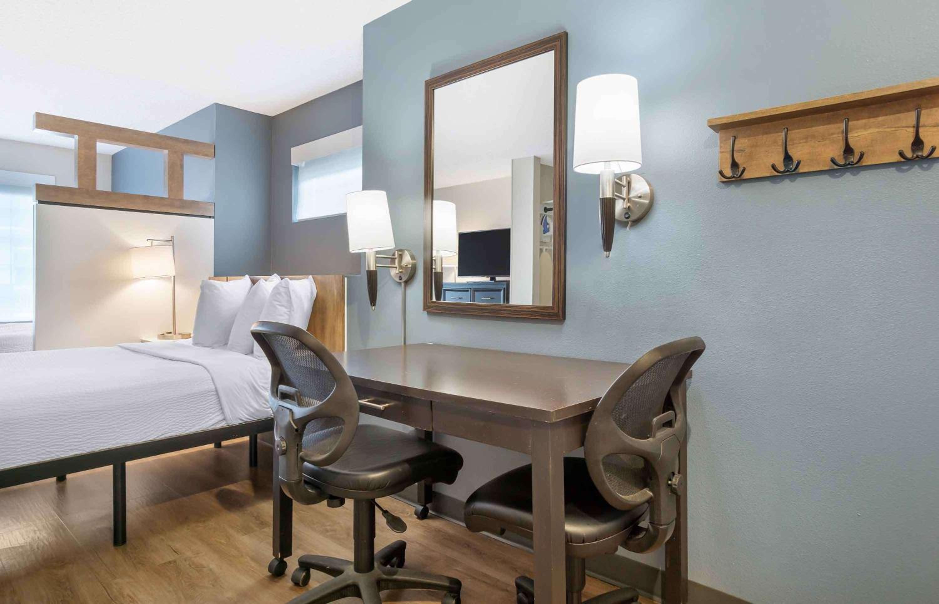 Studio with Two Double Beds - Non-Smoking - Photo 12