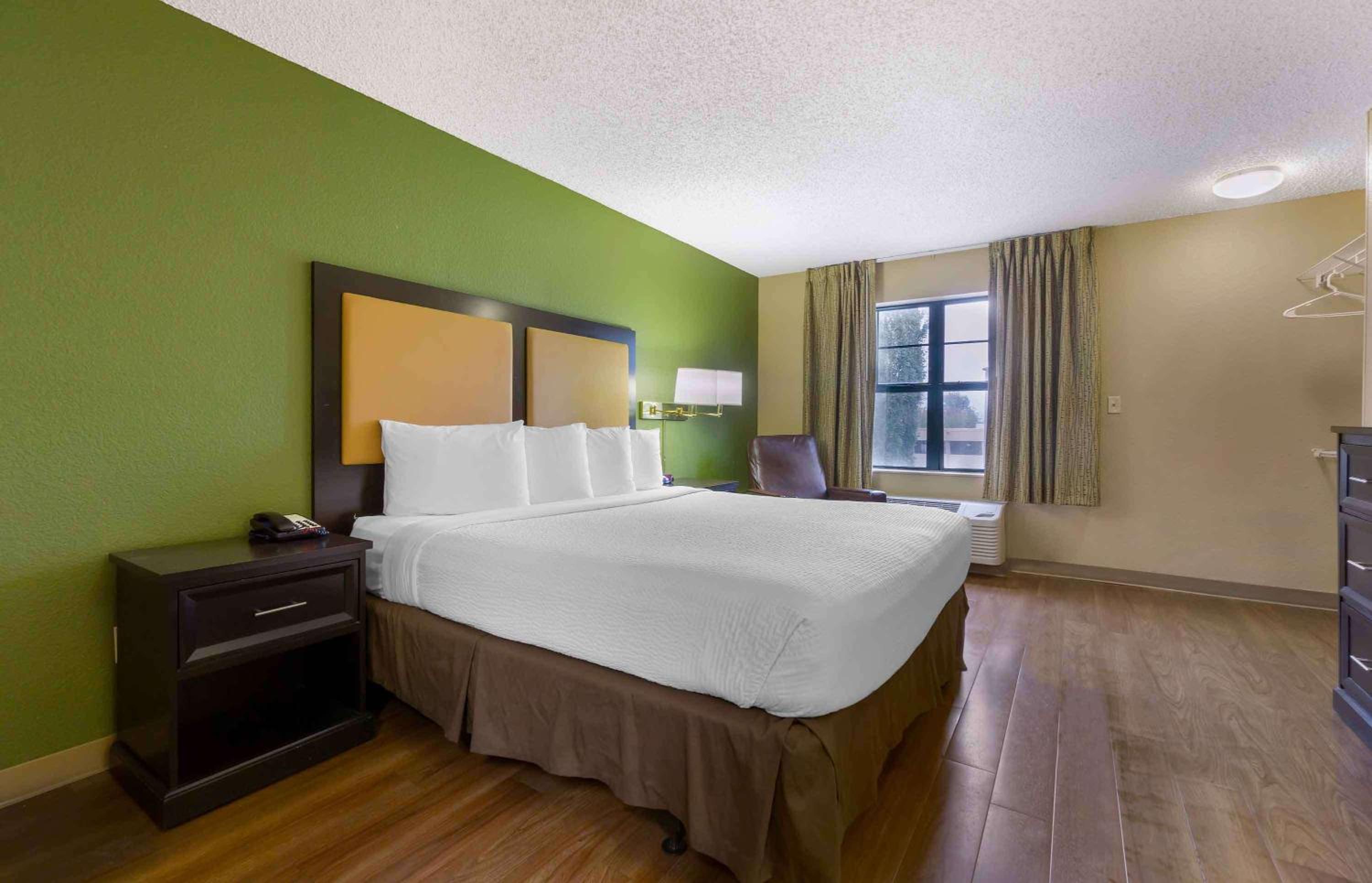 2 Full Beds | Non-Smoking, Kitchen