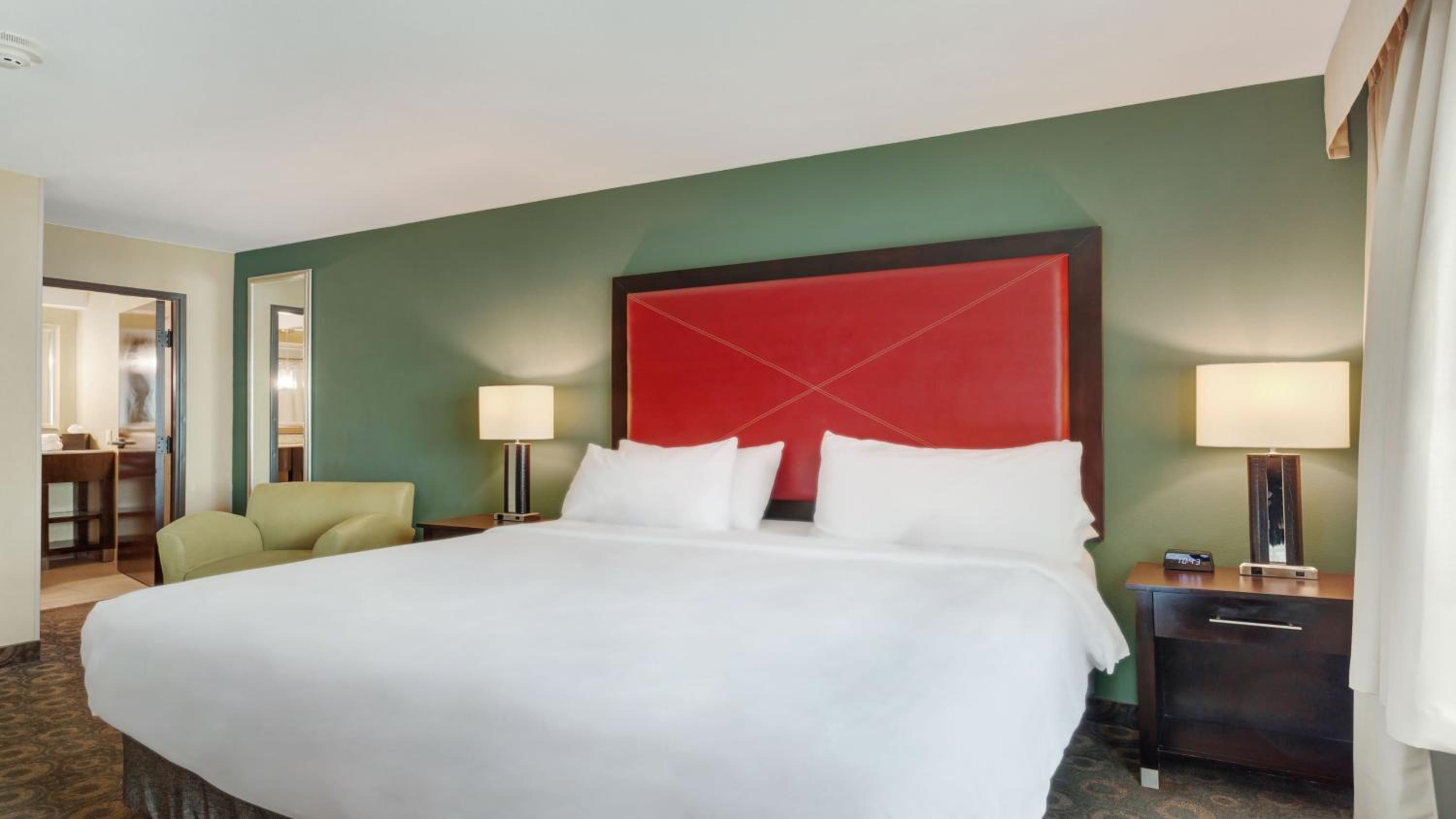 One-Bedroom King Suite with Sofa Bed - Photo 16