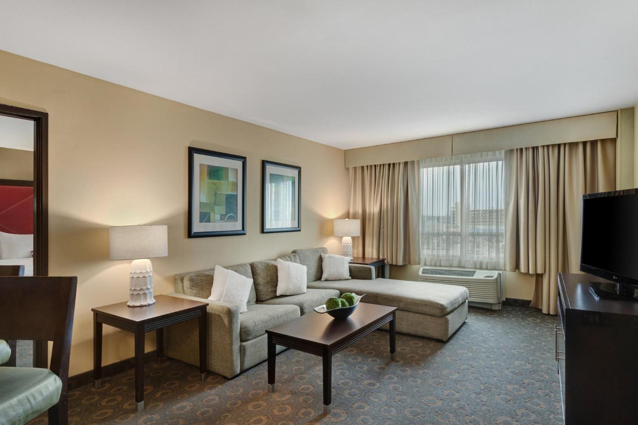 One-Bedroom King Suite with Sofa Bed - Photo 5