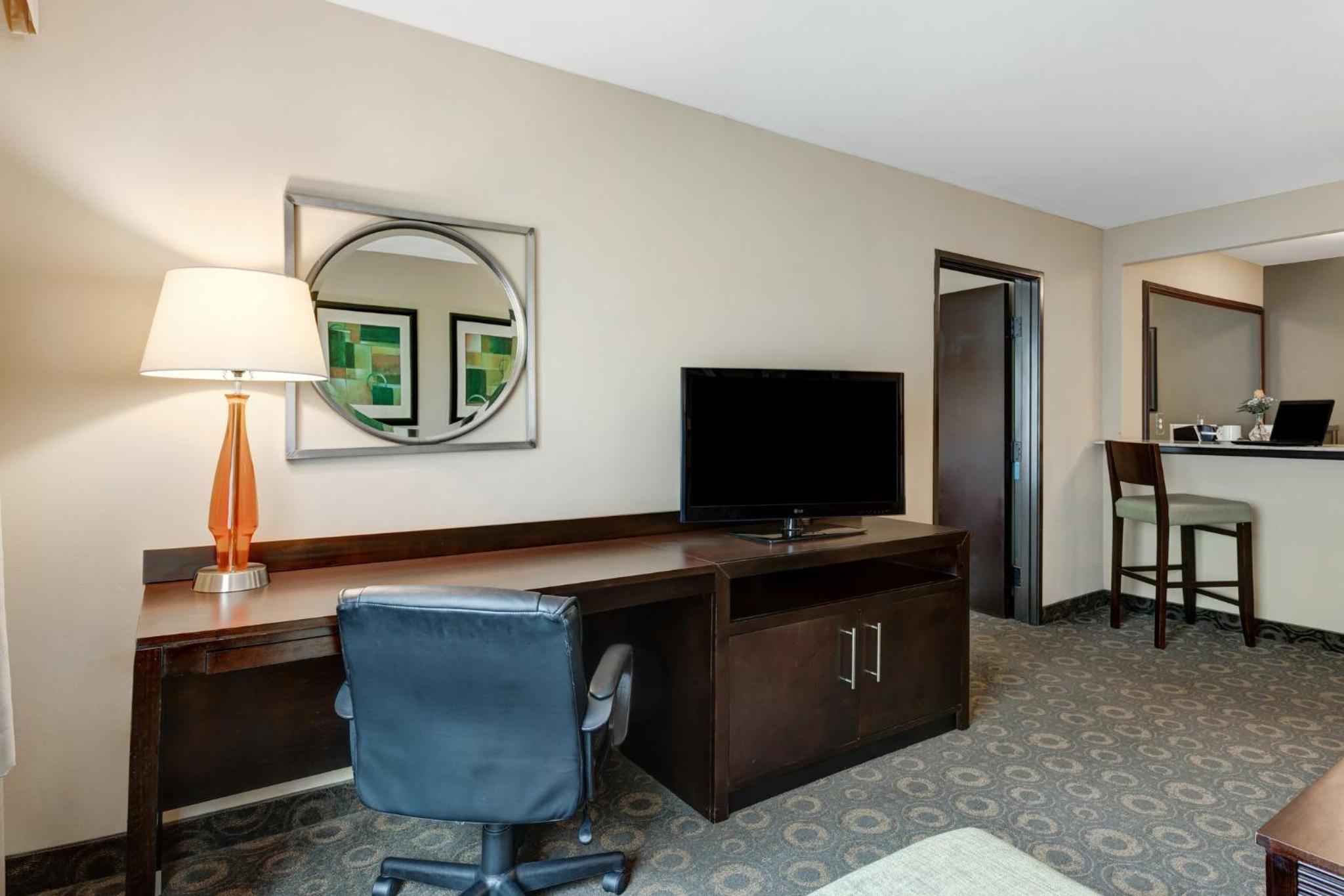 One-Bedroom King Suite with Sofa Bed - Photo 15