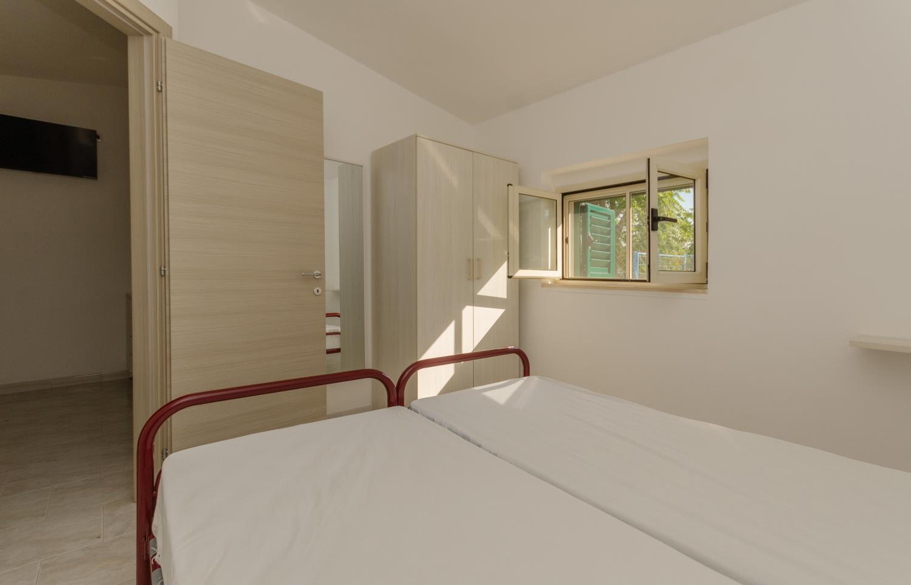 One-Bedroom Apartment (4 Adults) photo 3