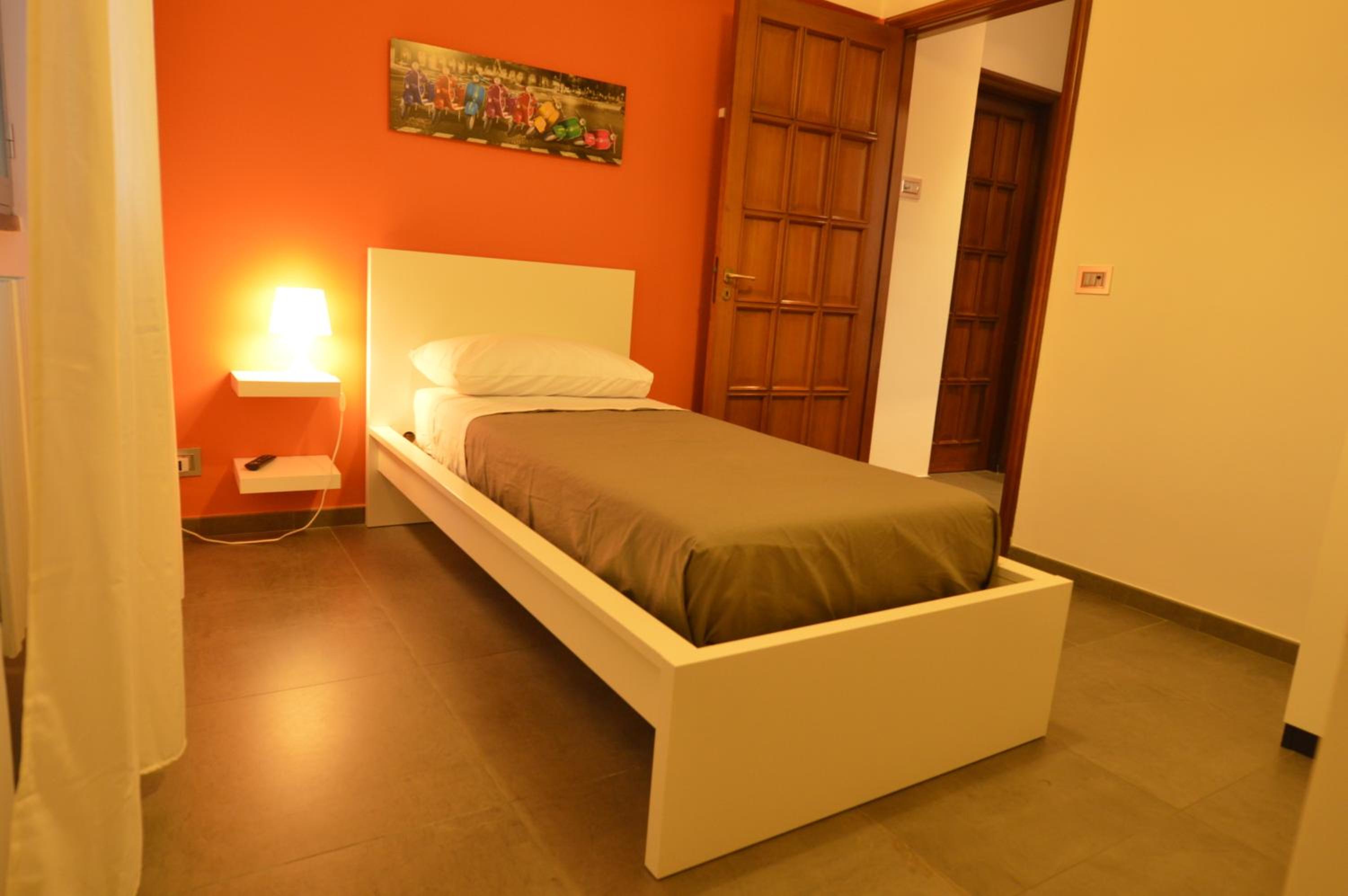 Single Room photo 3
