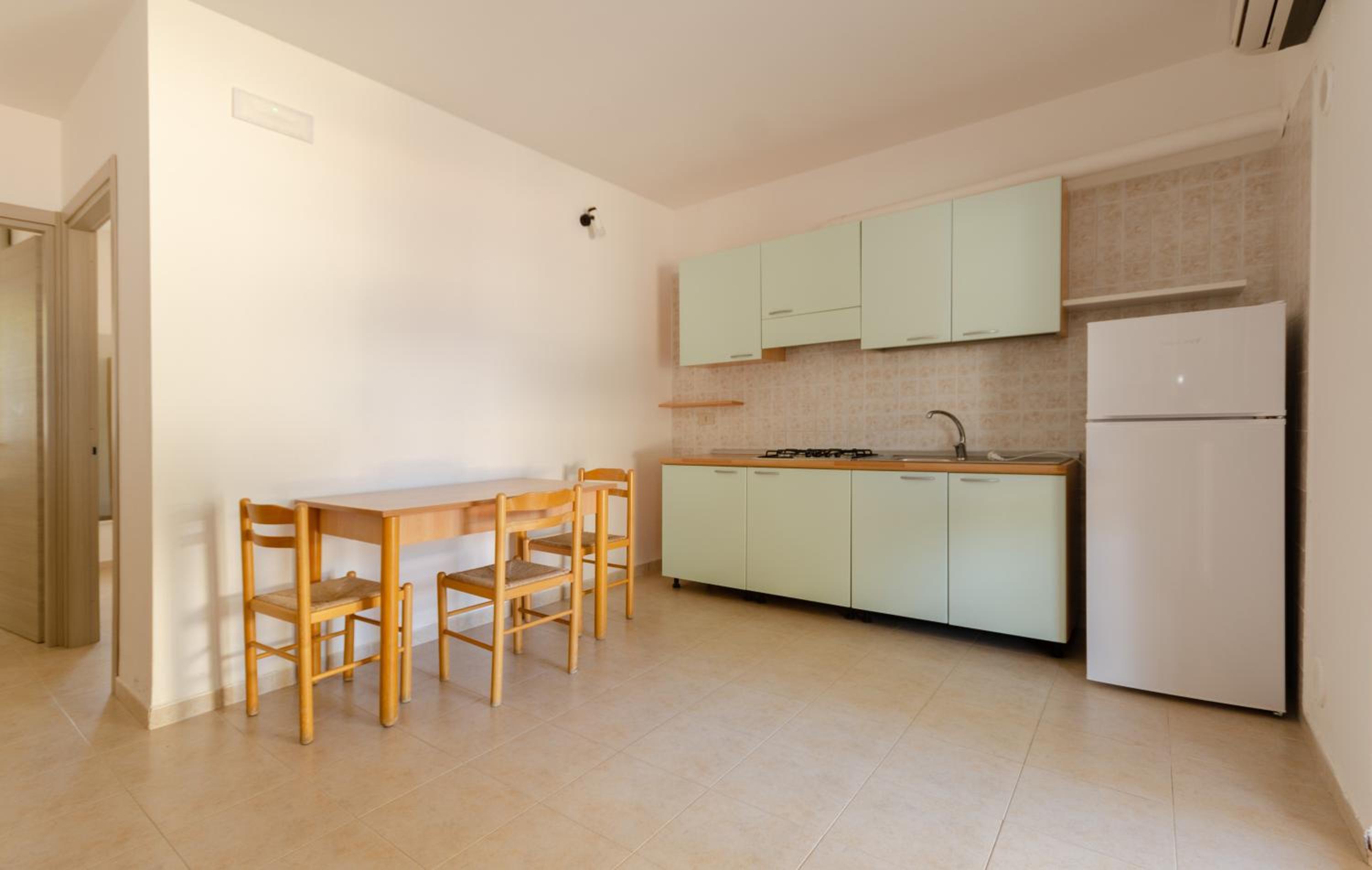 One-Bedroom Apartment (5 Adults) photo 3