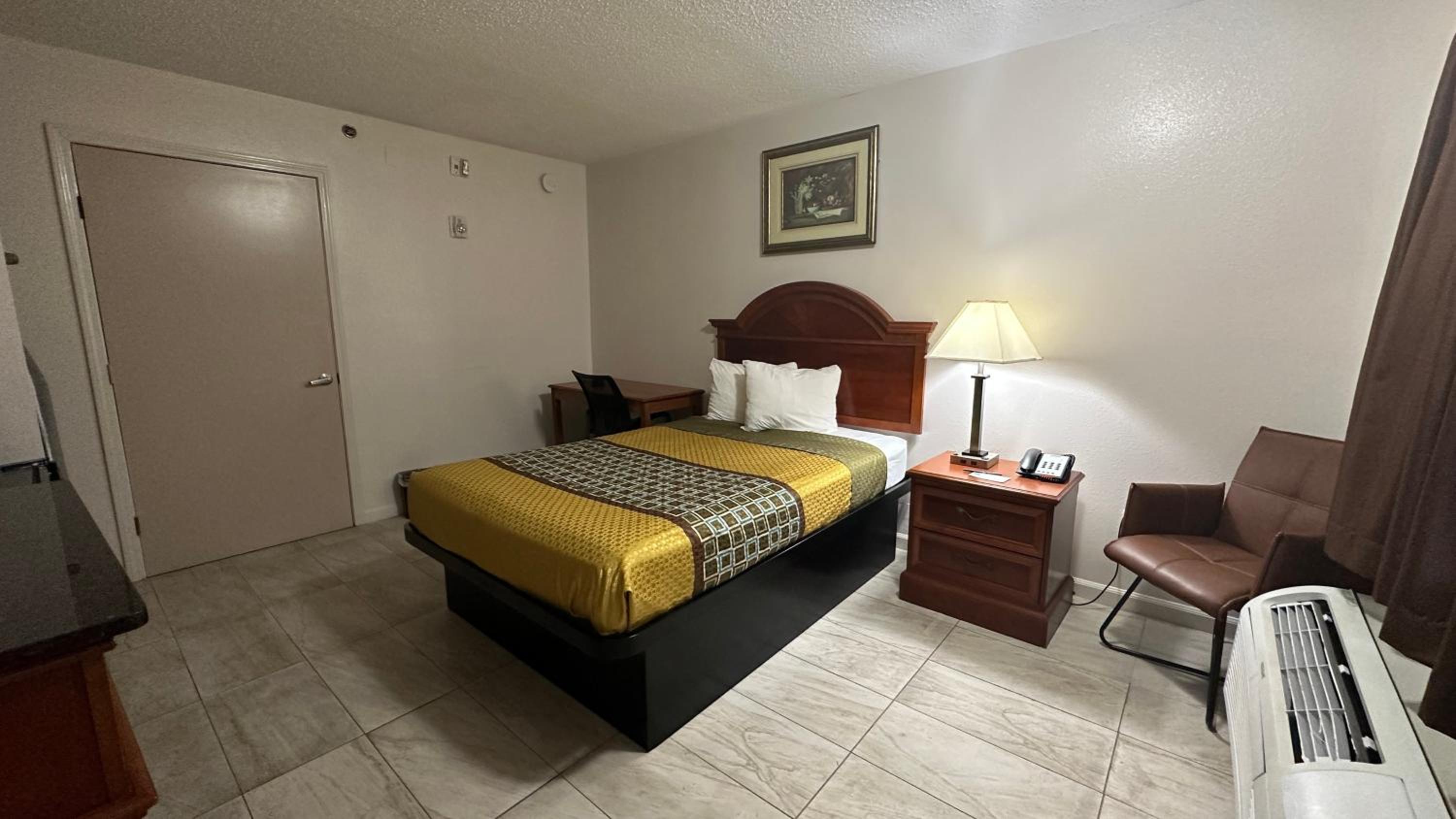 Double Room with Bathtub and Grab Bars - Mobility Accessible - Smoking photo 1