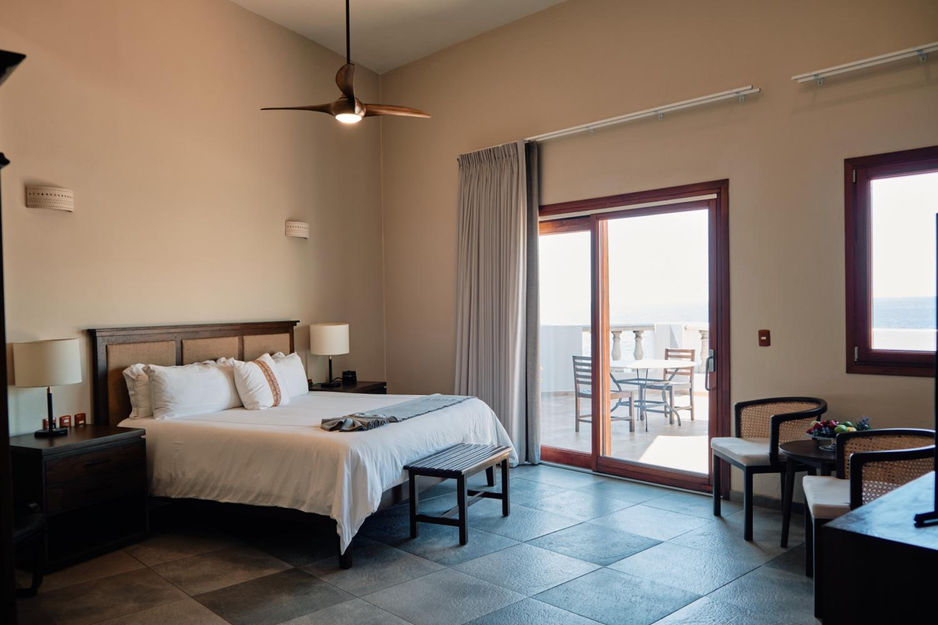 King Room With Ocean View And Spa Bath