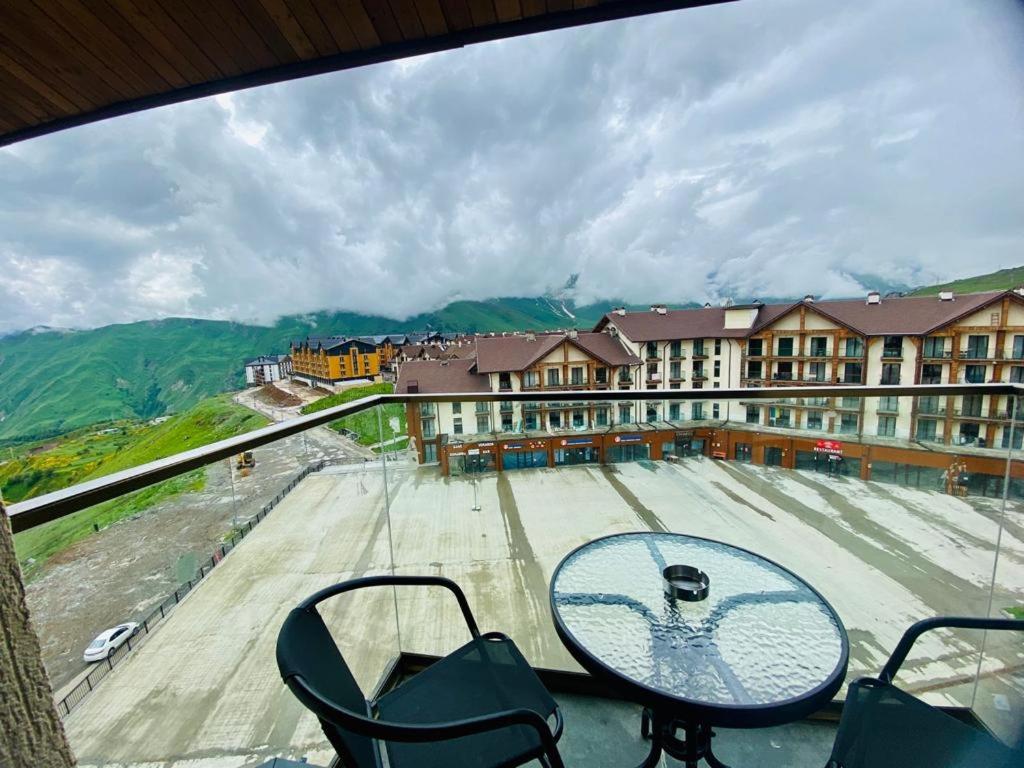 Apartment with Mountain View photo 2