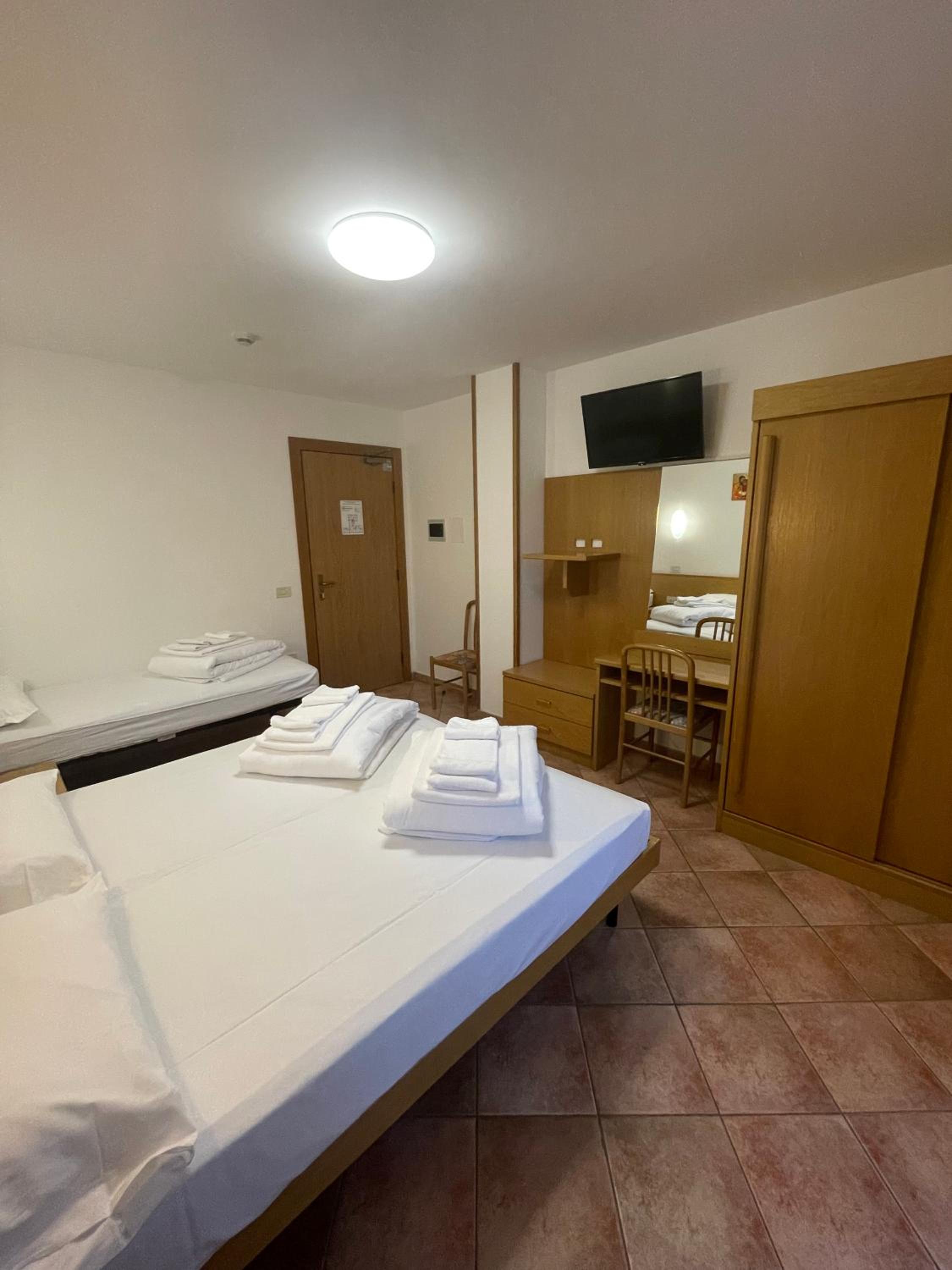 Classic Triple Room photo 1
