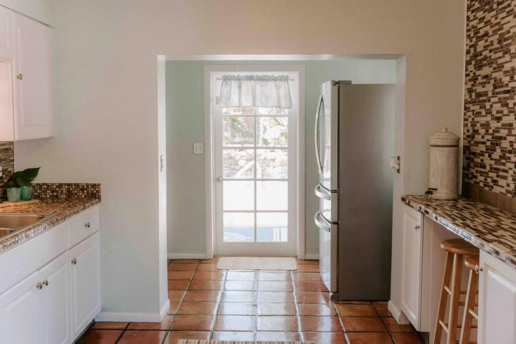 Three-Bedroom House photo 3