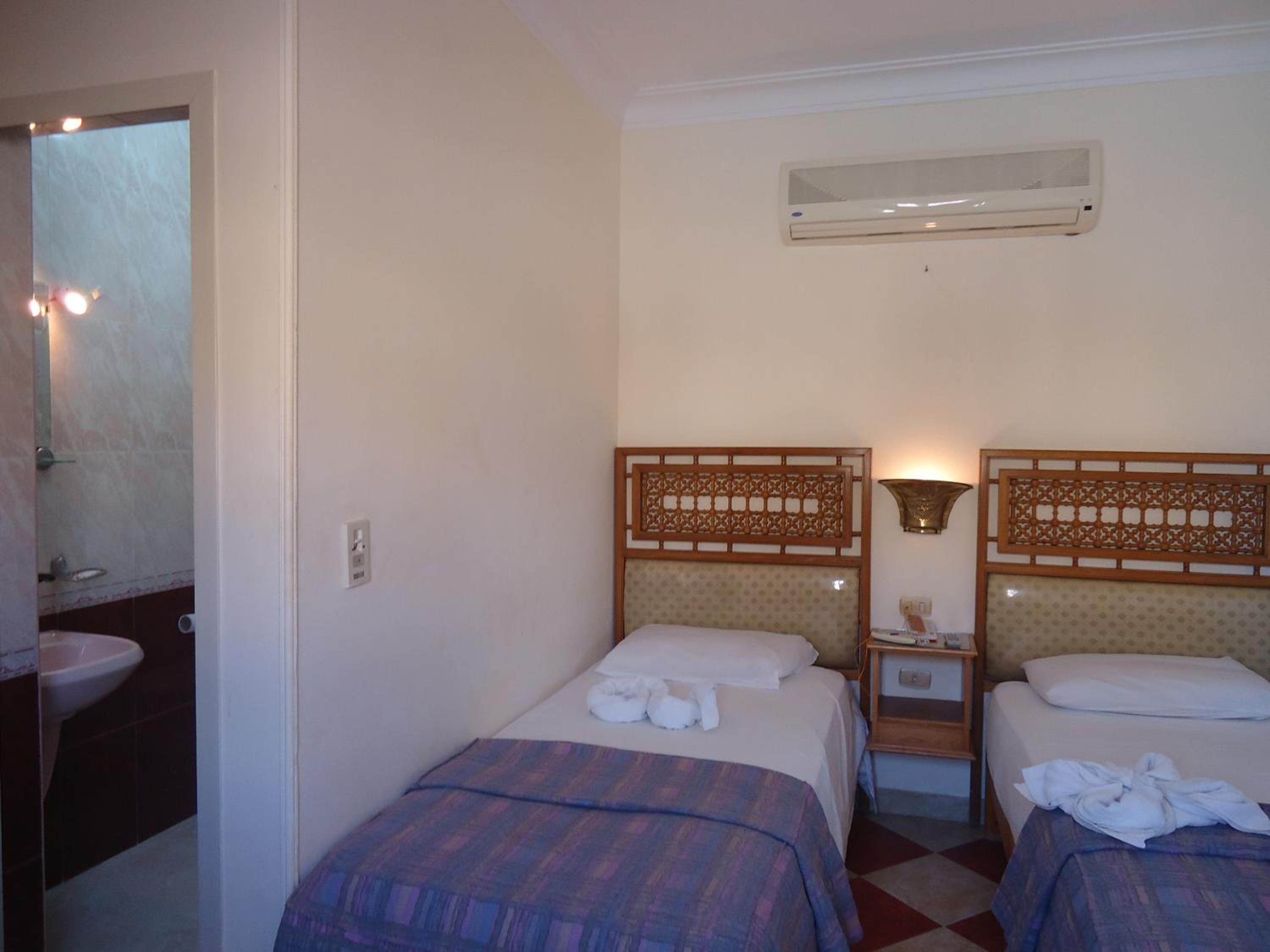 Suite - Photo 11