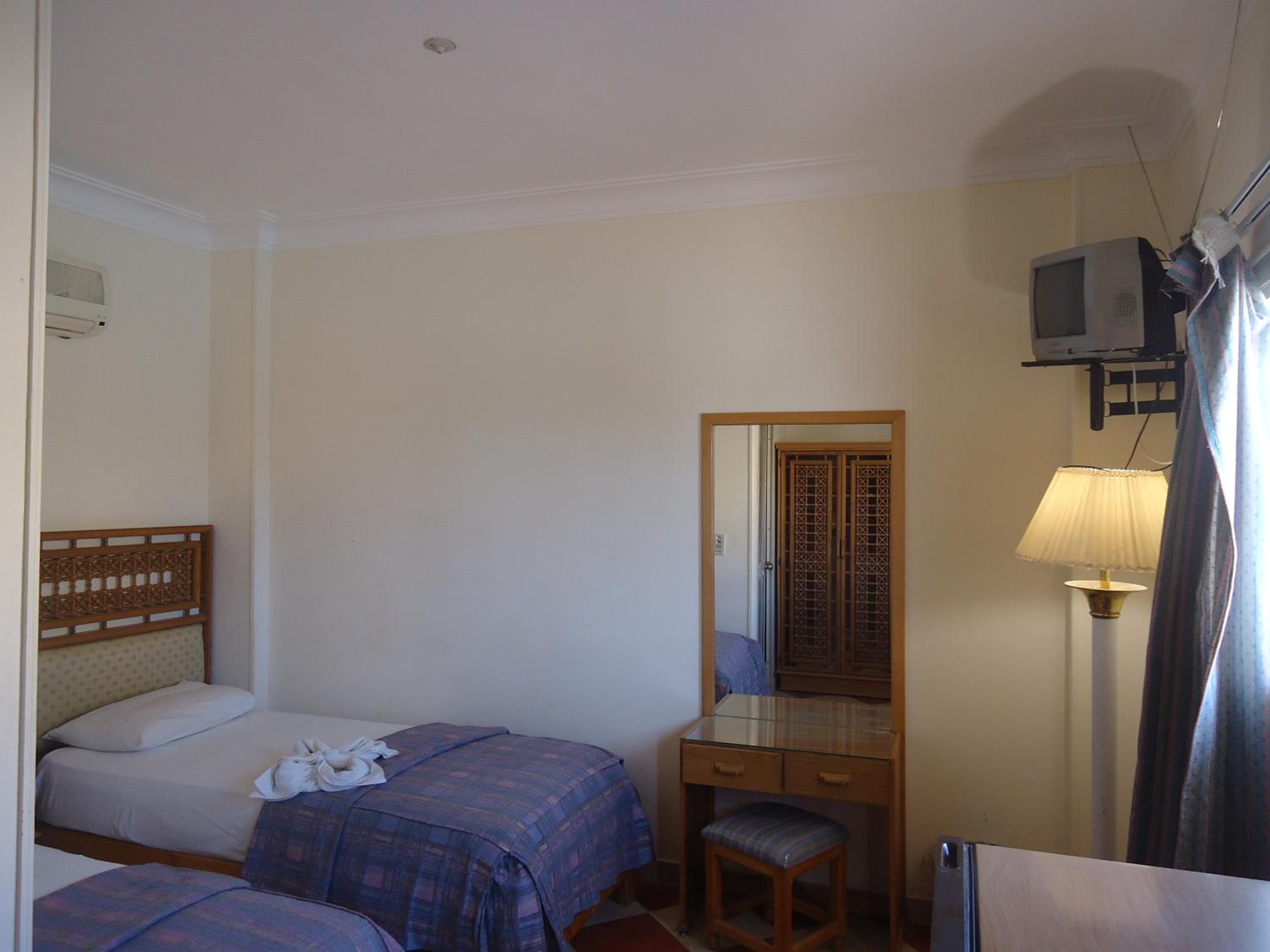 Suite - Photo 10