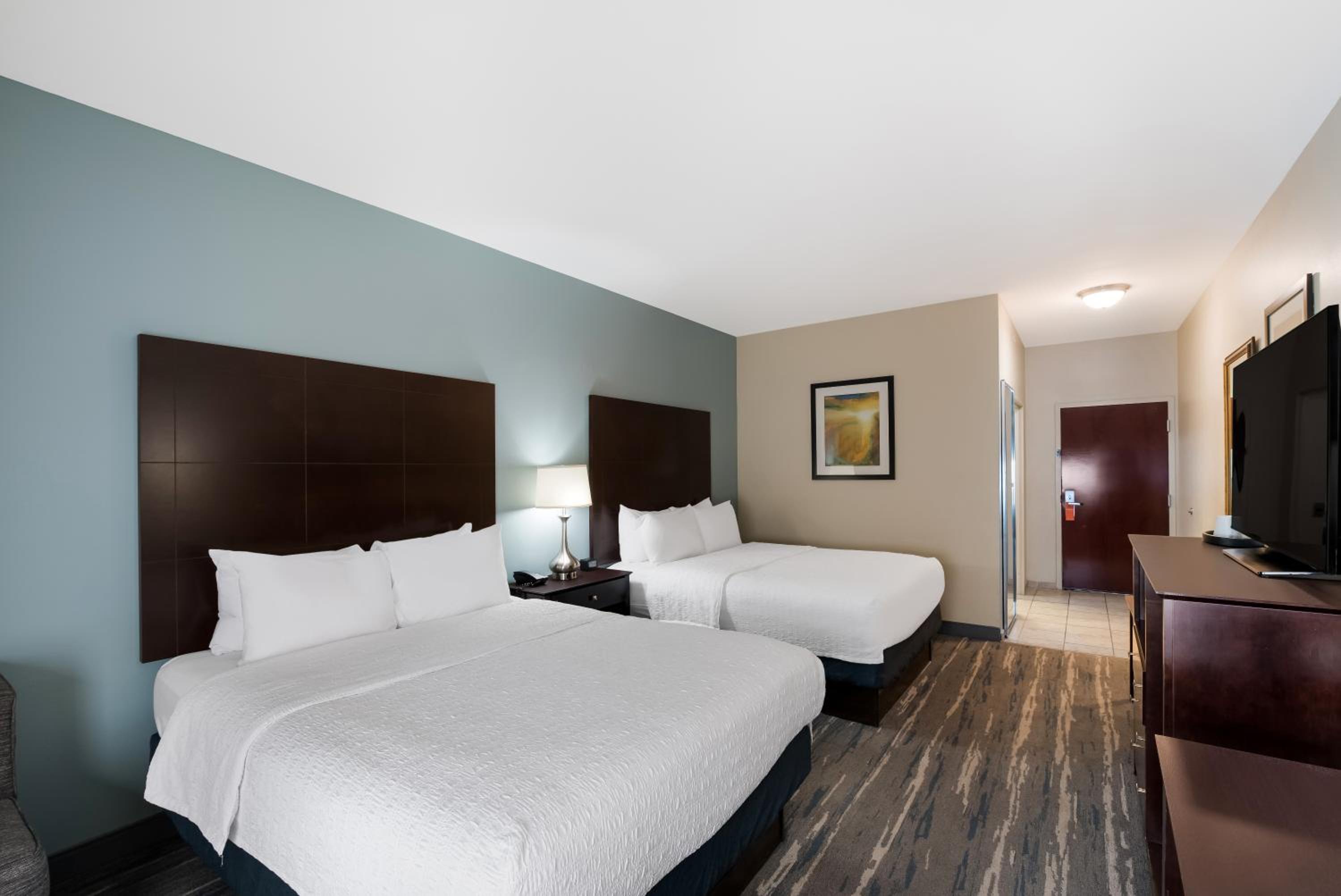 Room with Two Queen Beds - Non-Smoking - Photo 10