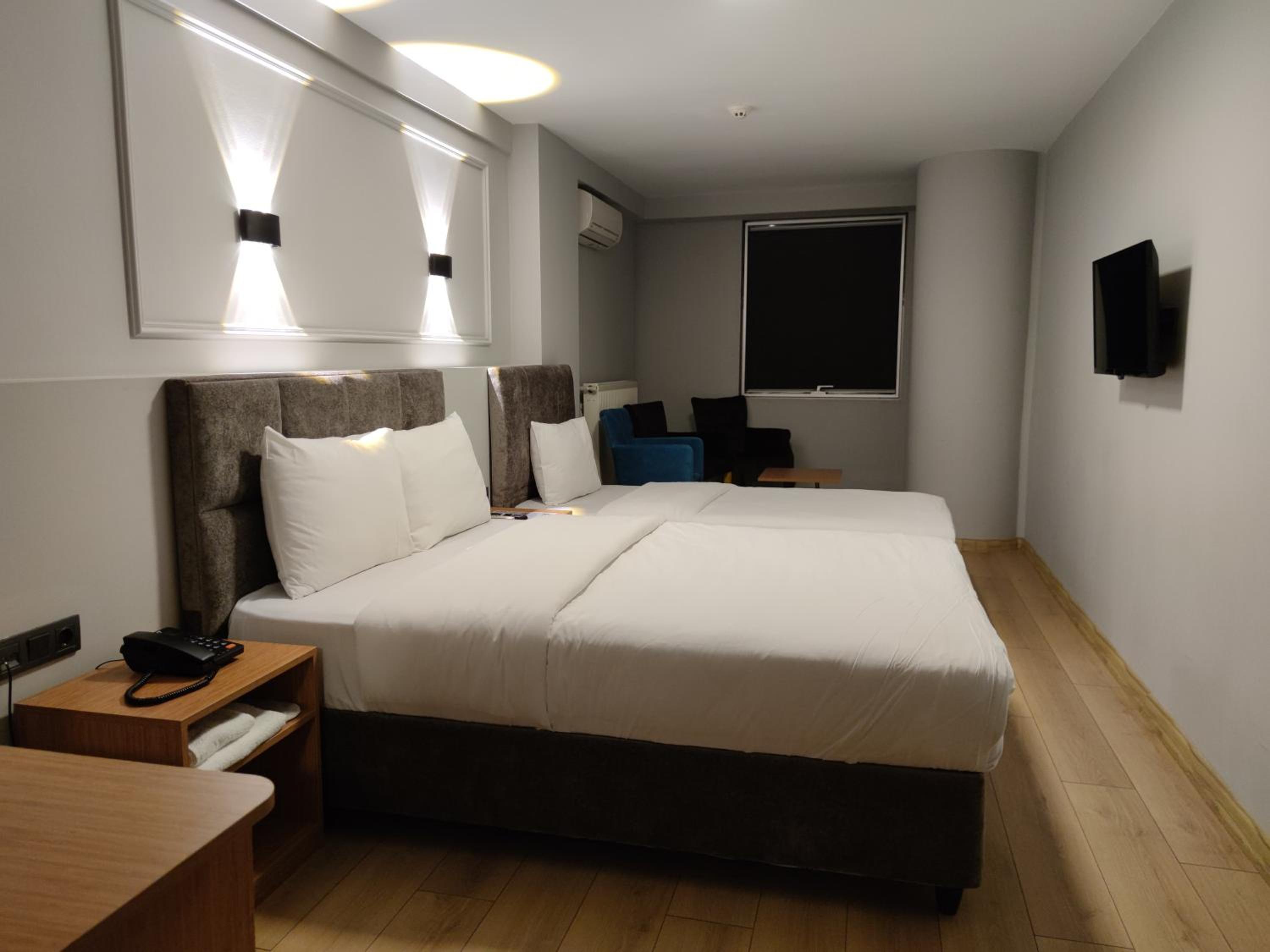 Deluxe Triple Room photo 2