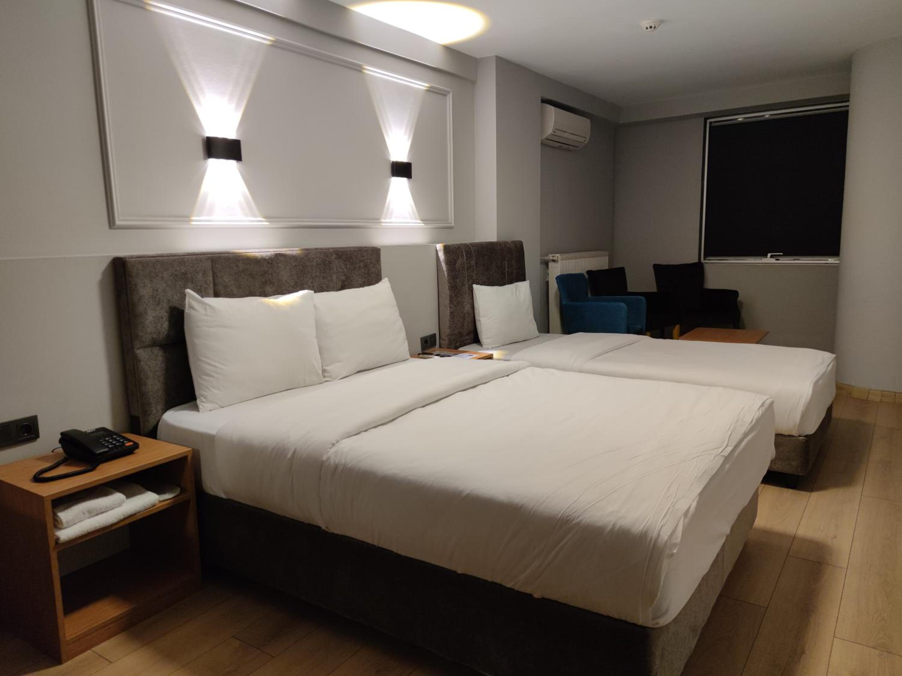 Deluxe Triple Room photo 3