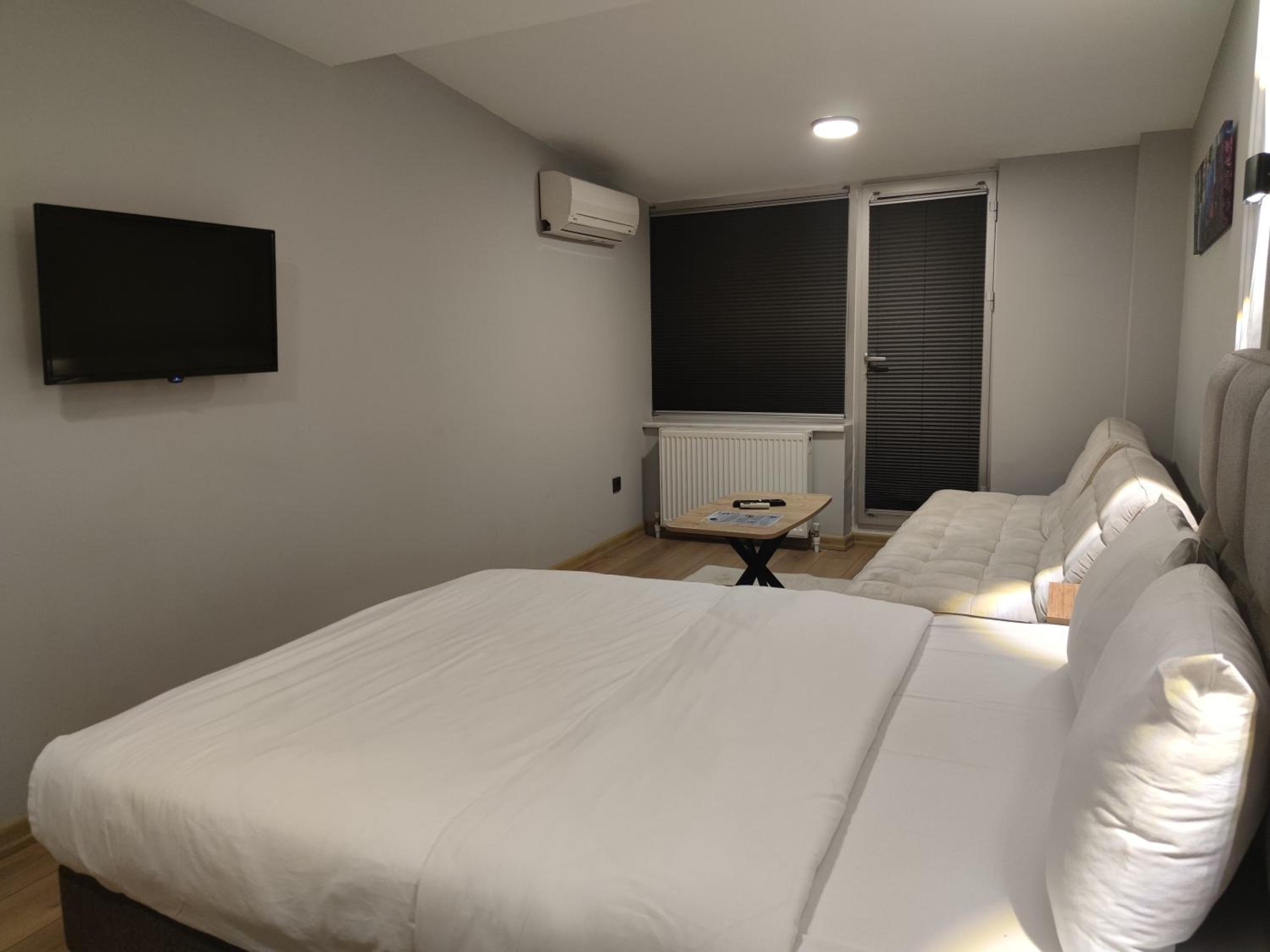 Deluxe Double Room with Balcony photo 3